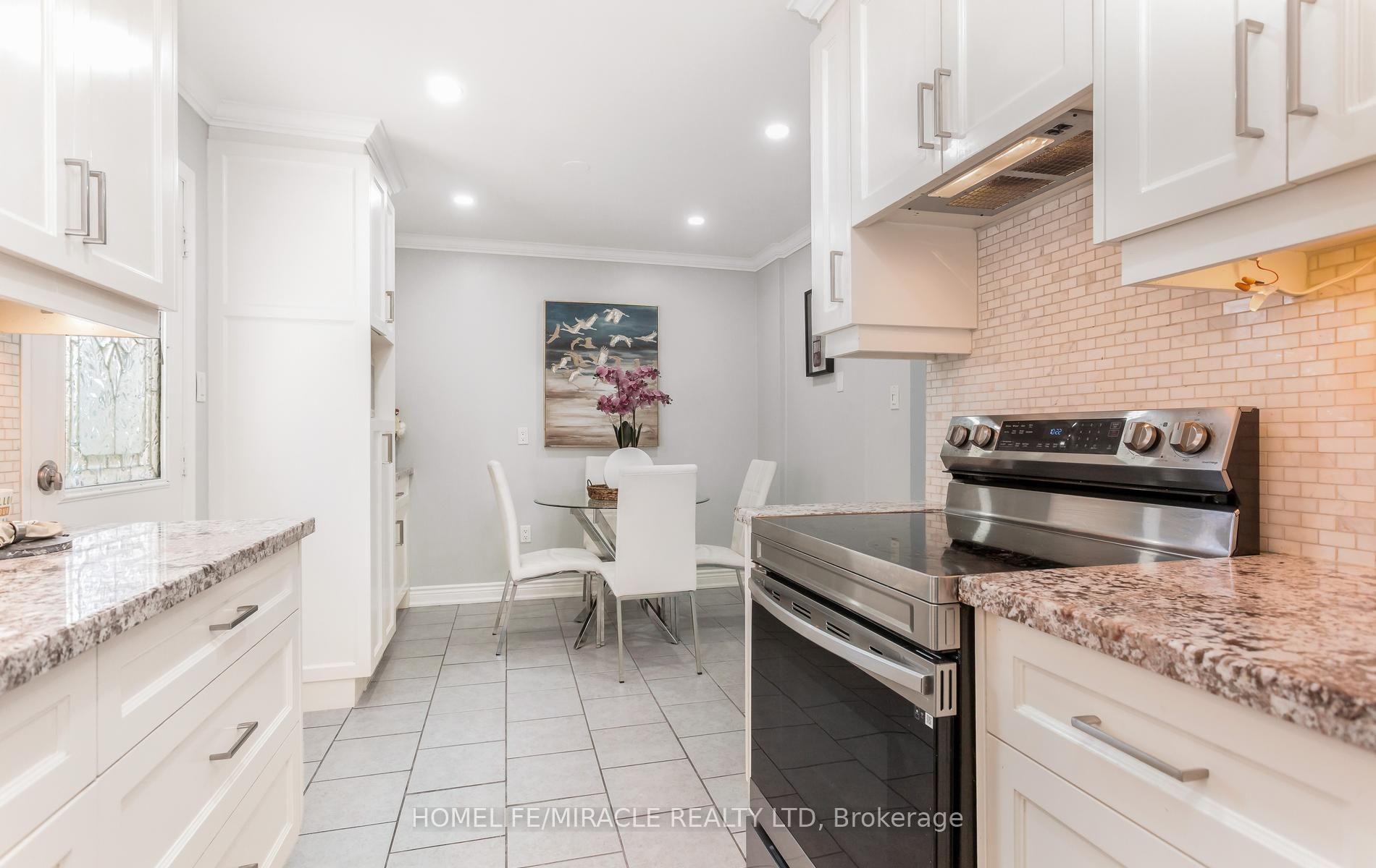 Photo 12 of 49 Newbridge Crescent, Brampton, Westgate — HOMEH