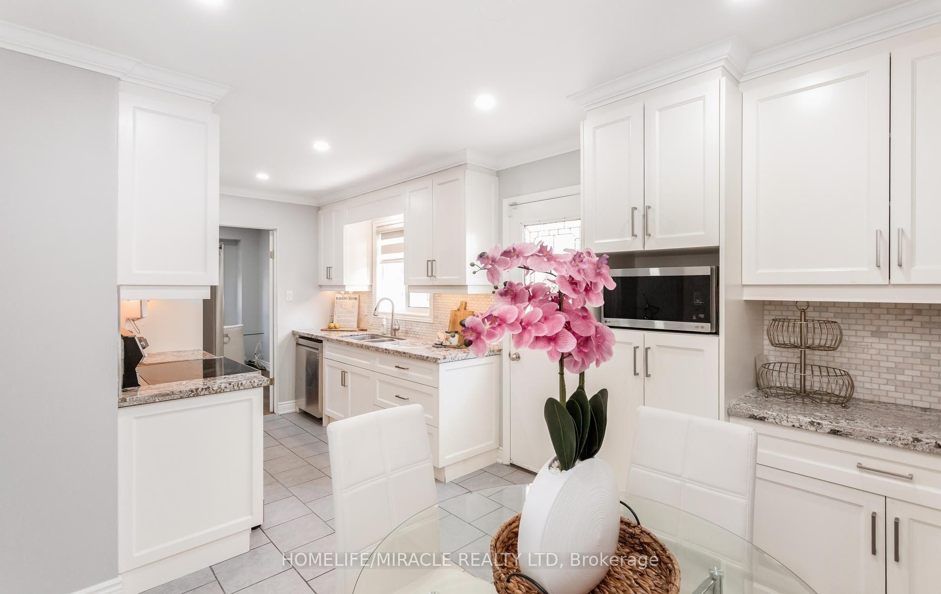Photo 13 of 49 Newbridge Crescent, Brampton, Westgate — HOMEH