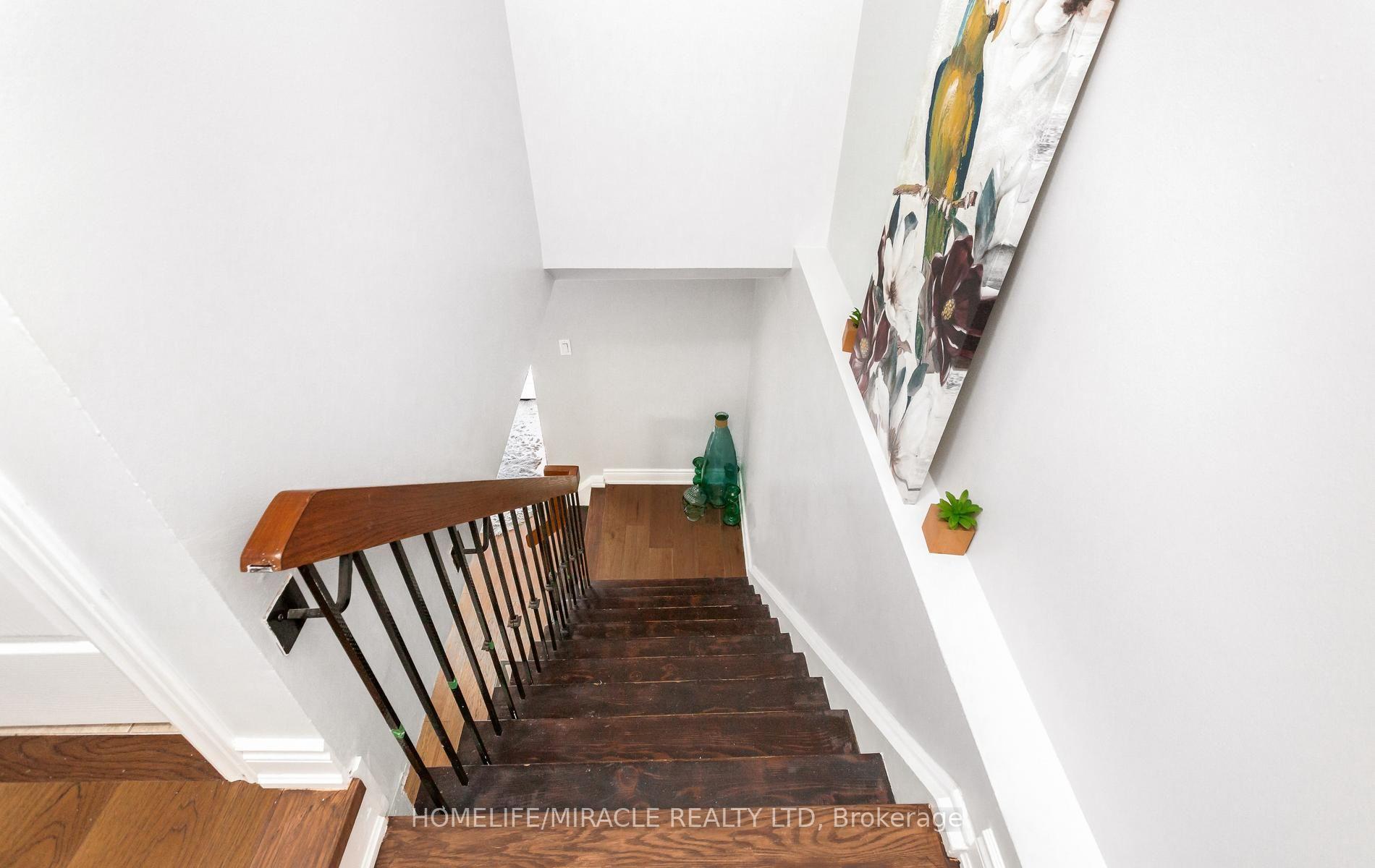 Photo 20 of 49 Newbridge Crescent, Brampton, Westgate — HOMEH