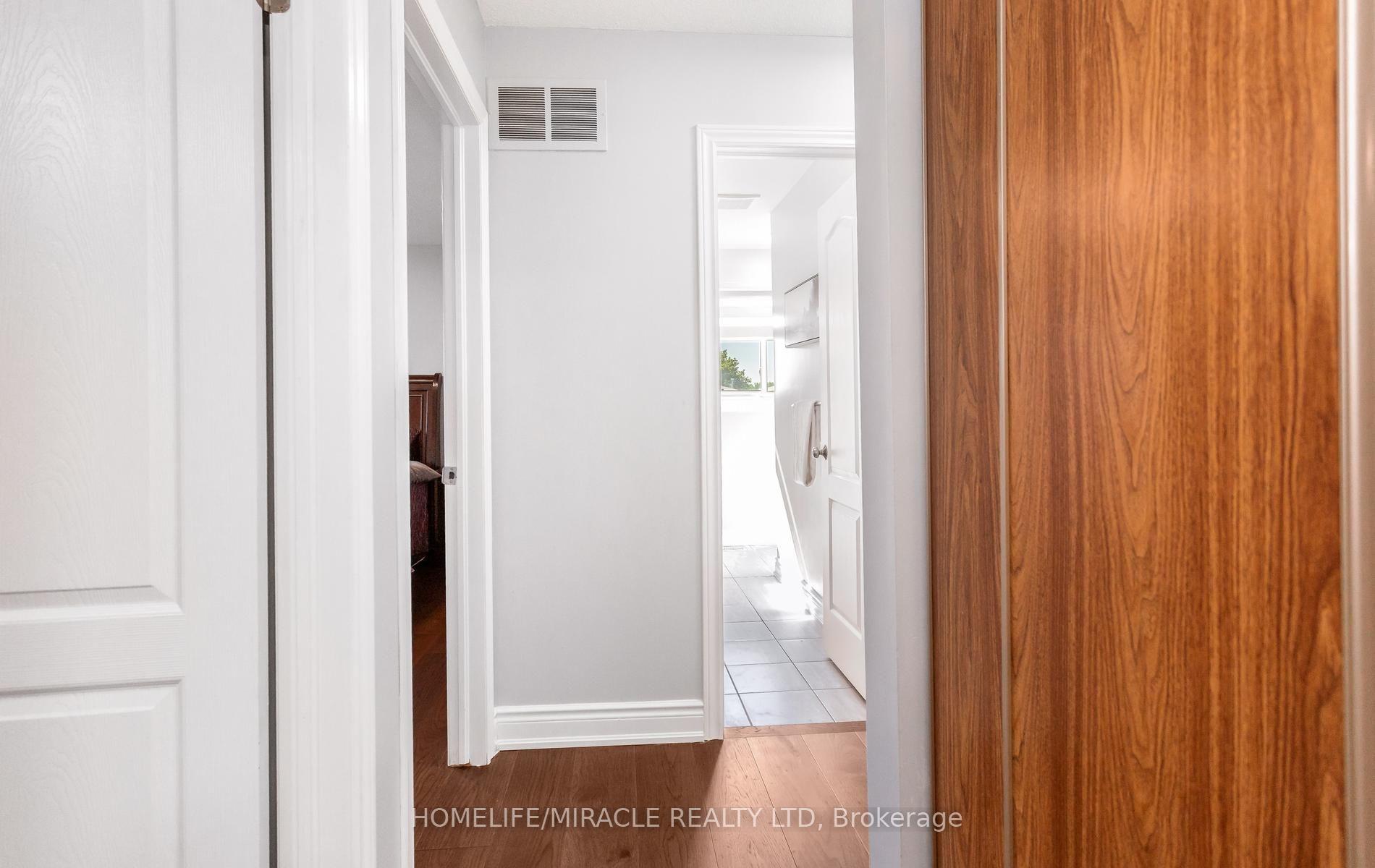 Photo 22 of 49 Newbridge Crescent, Brampton, Westgate — HOMEH