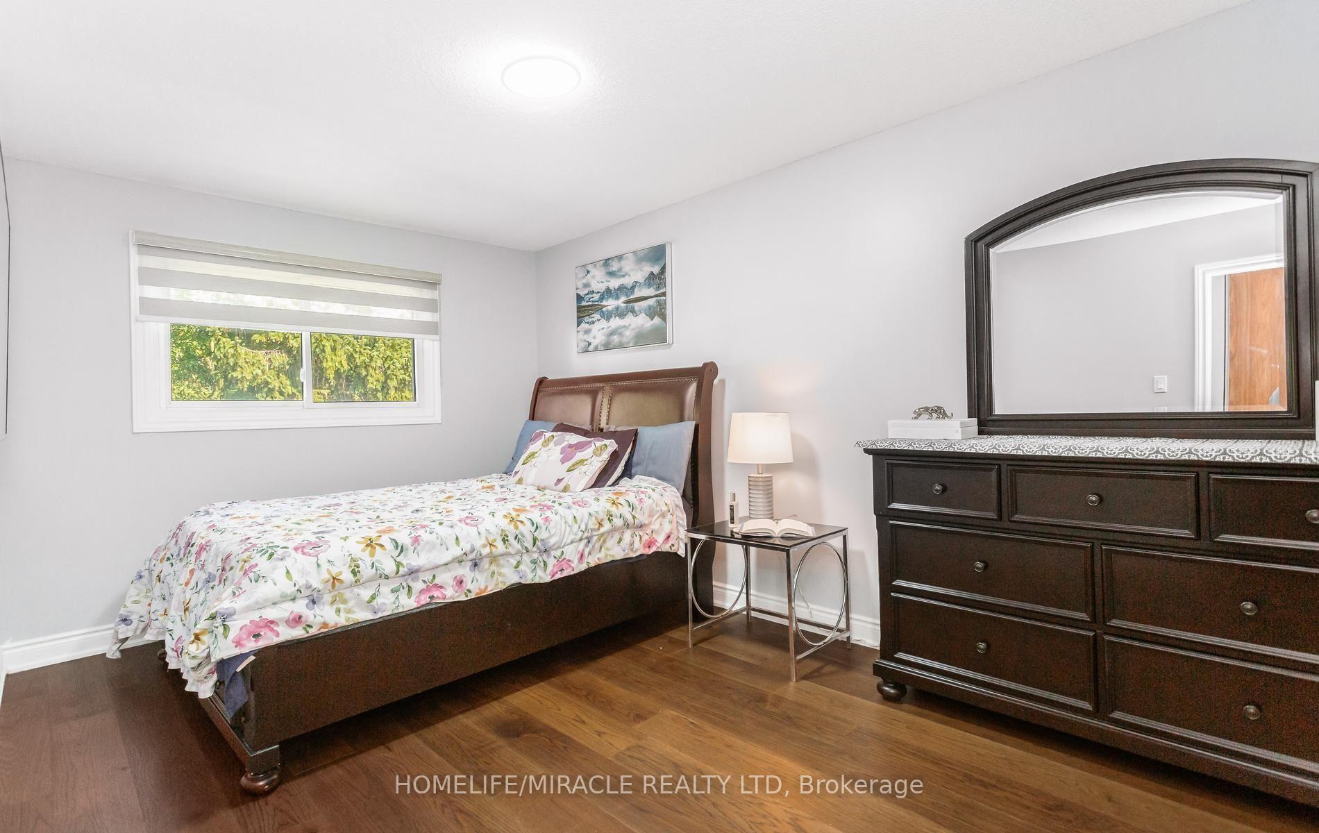 Photo 24 of 49 Newbridge Crescent, Brampton, Westgate — HOMEH