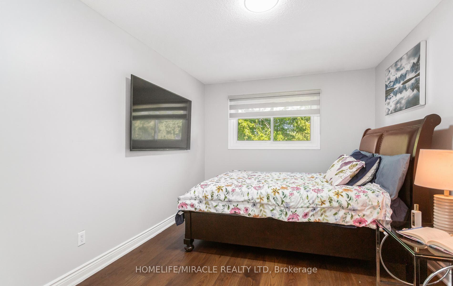 Photo 25 of 49 Newbridge Crescent, Brampton, Westgate — HOMEH