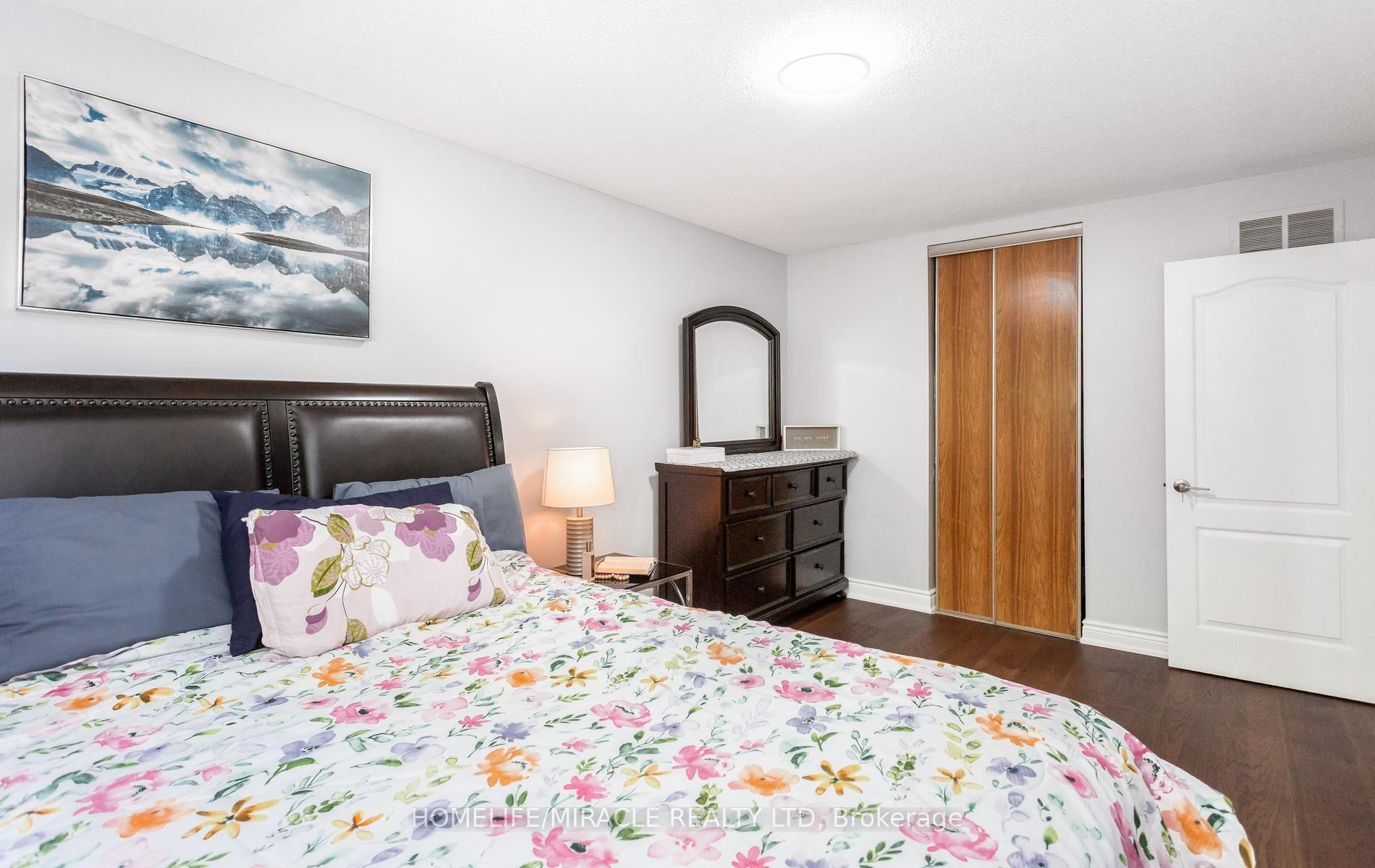 Photo 26 of 49 Newbridge Crescent, Brampton, Westgate — HOMEH
