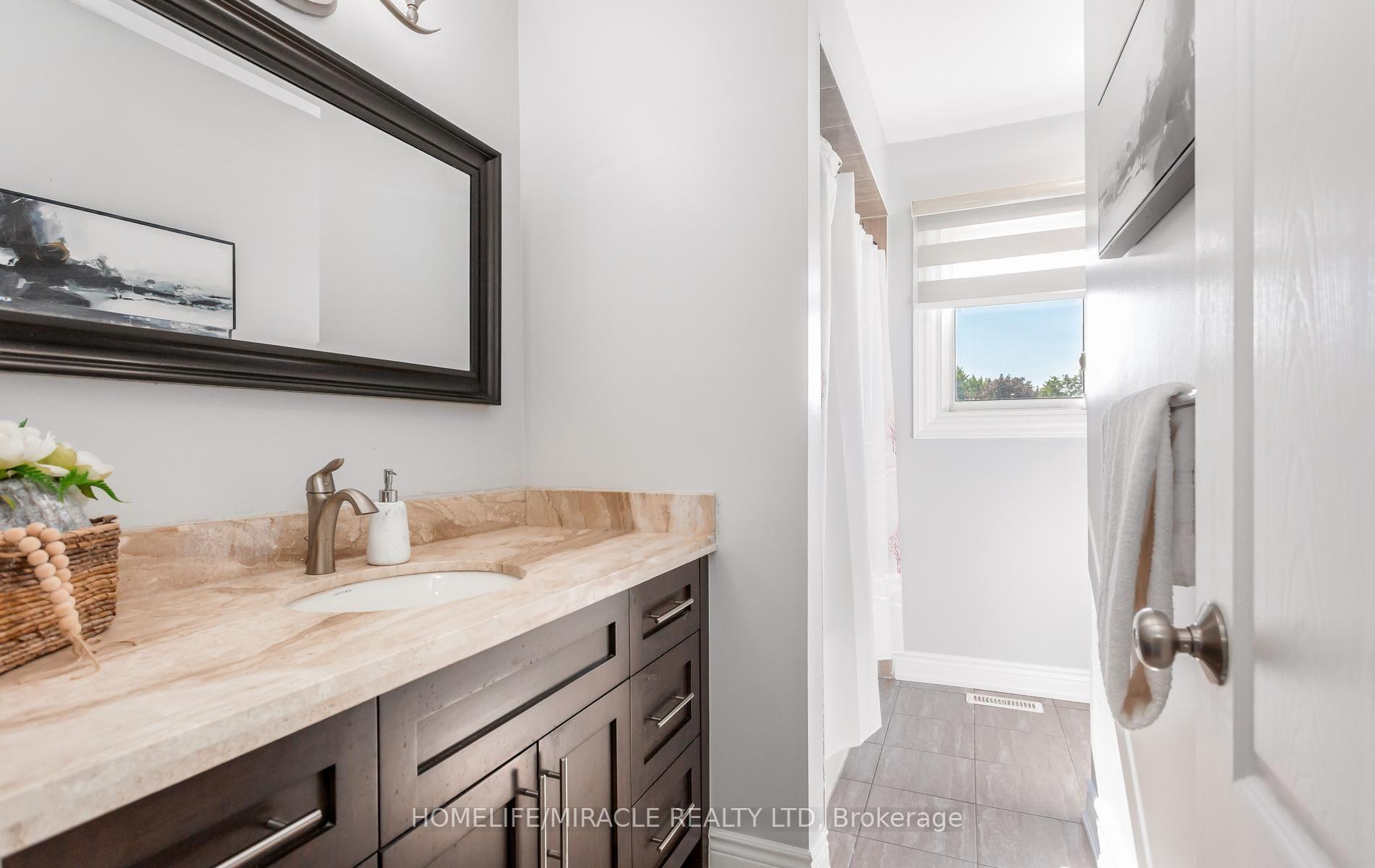 Photo 32 of 49 Newbridge Crescent, Brampton, Westgate — HOMEH