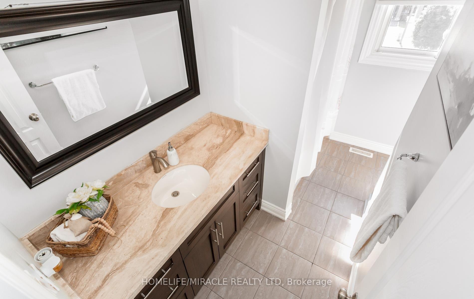 Photo 34 of 49 Newbridge Crescent, Brampton, Westgate — HOMEH
