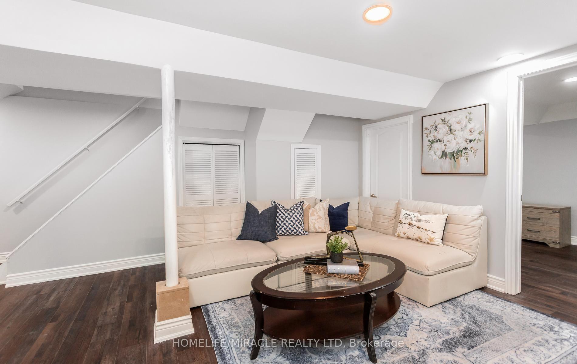 Photo 39 of 49 Newbridge Crescent, Brampton, Westgate — HOMEH