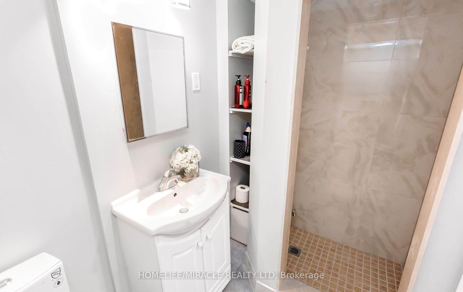 Photo 45 of 49 Newbridge Crescent, Brampton, Westgate — HOMEH