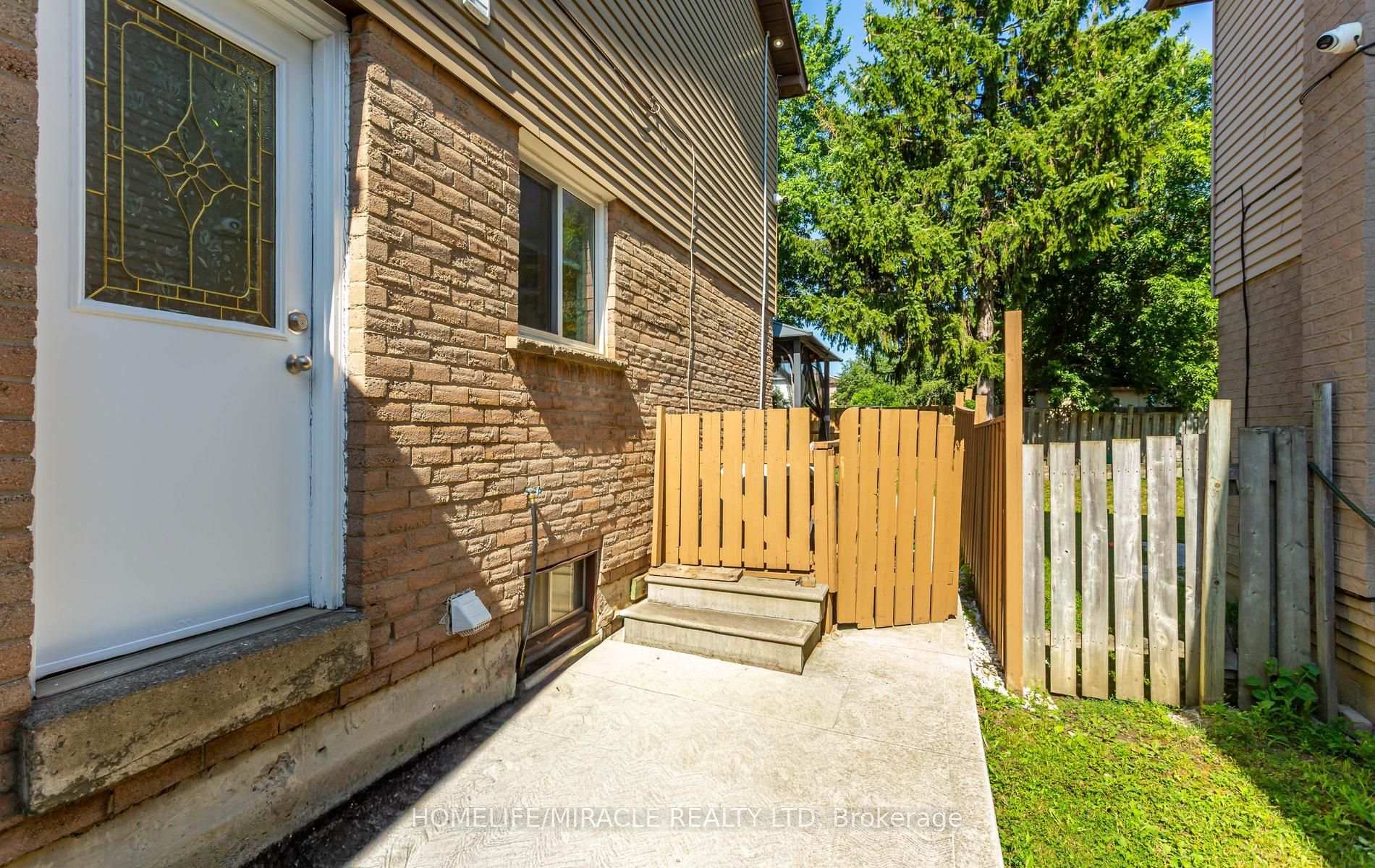 Photo 47 of 49 Newbridge Crescent, Brampton, Westgate — HOMEH