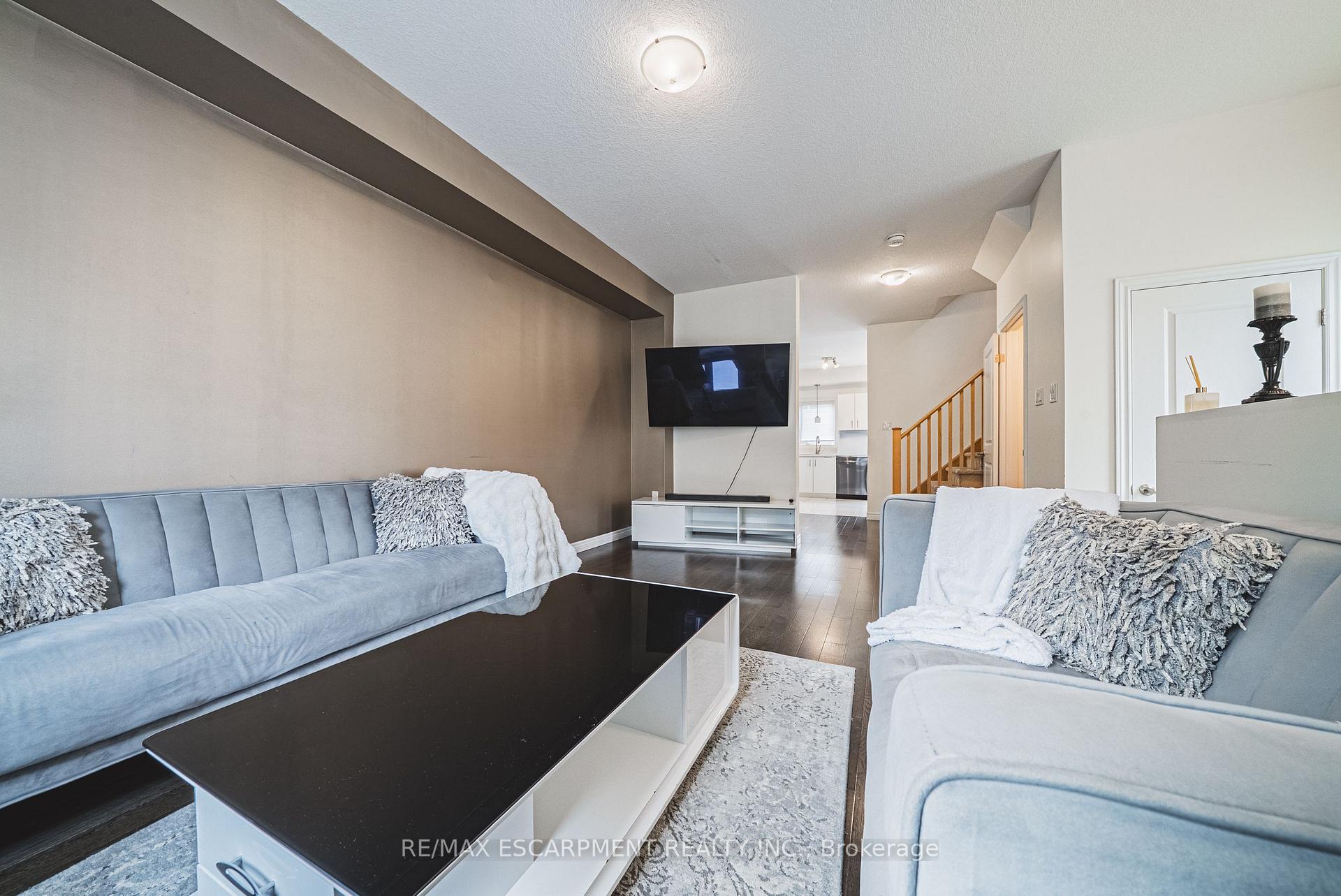 Photo 7 of 20 Barley Lane, Hamilton, Ancaster — HOMEH