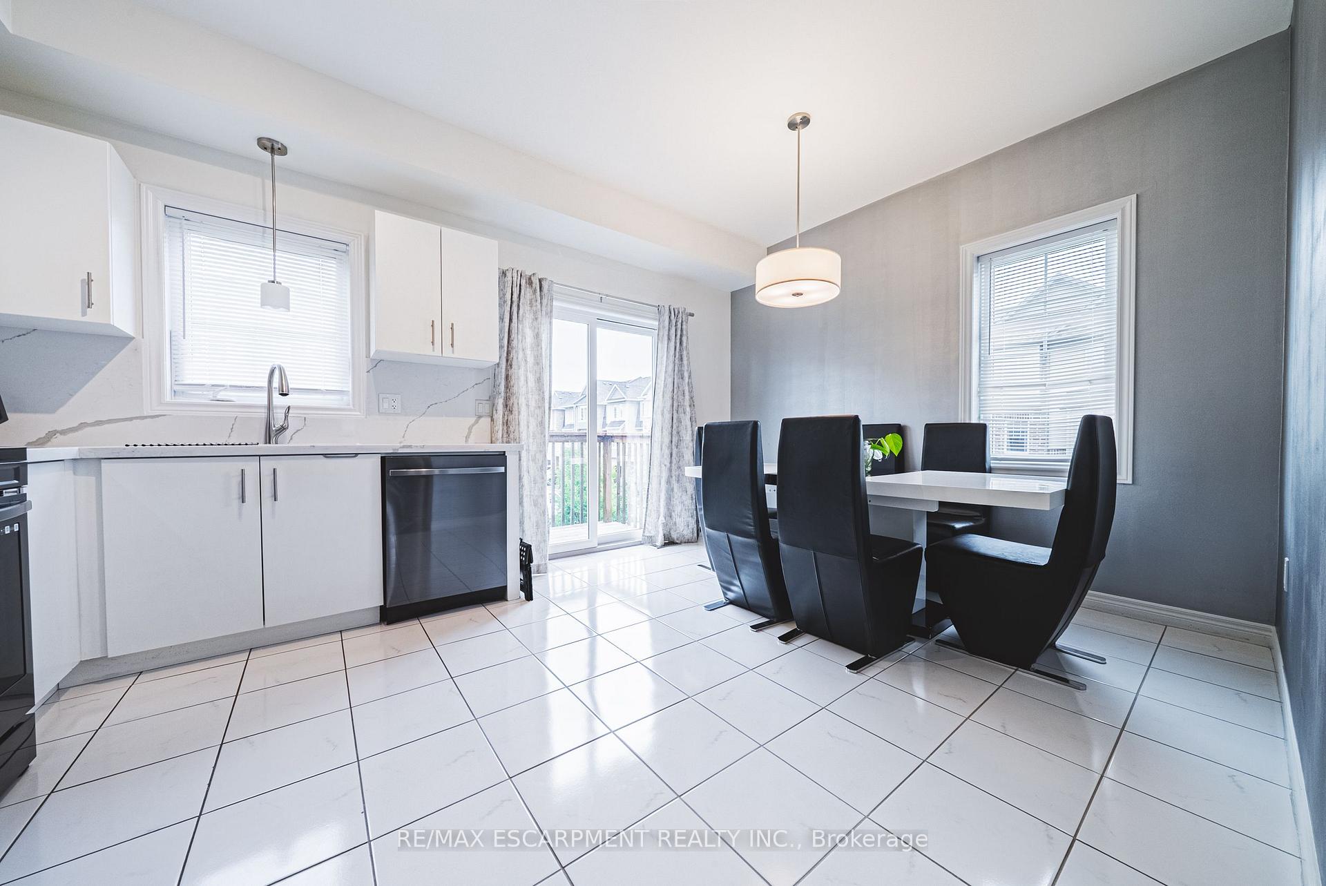 Photo 9 of 20 Barley Lane, Hamilton, Ancaster — HOMEH