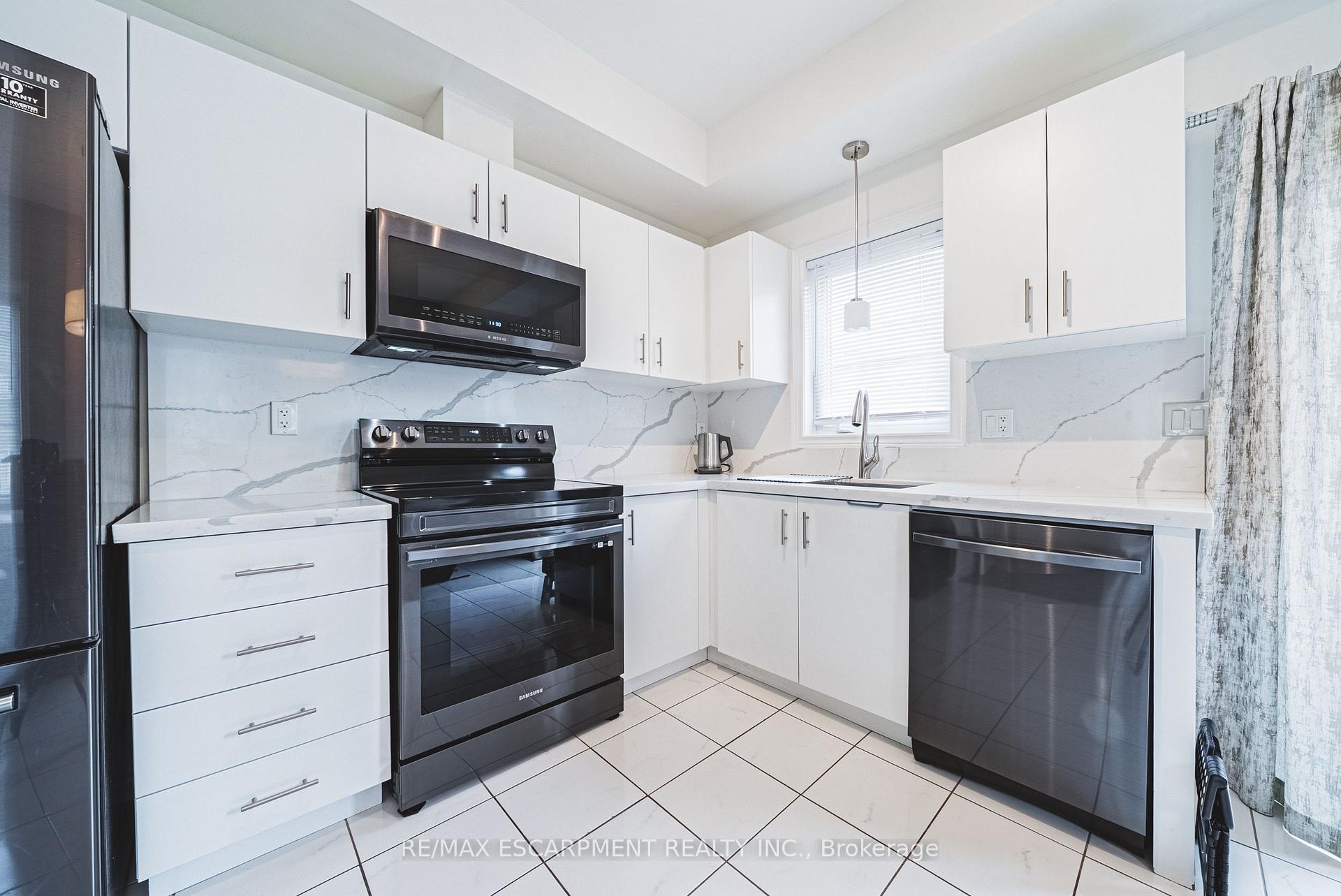 Photo 10 of 20 Barley Lane, Hamilton, Ancaster — HOMEH