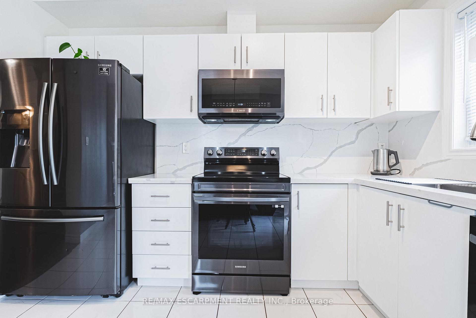 Photo 11 of 20 Barley Lane, Hamilton, Ancaster — HOMEH