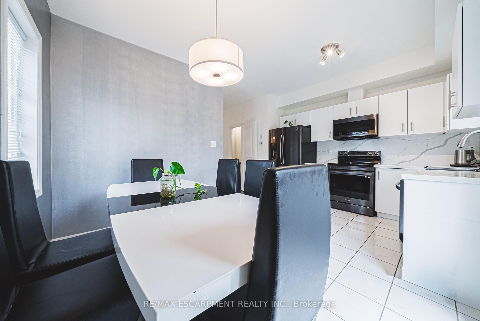 Photo 12 of 20 Barley Lane, Hamilton, Ancaster — HOMEH