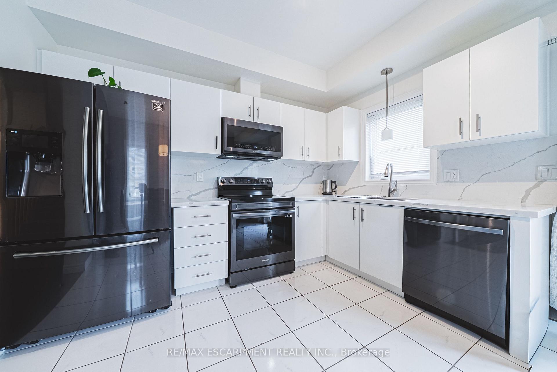 Photo 13 of 20 Barley Lane, Hamilton, Ancaster — HOMEH