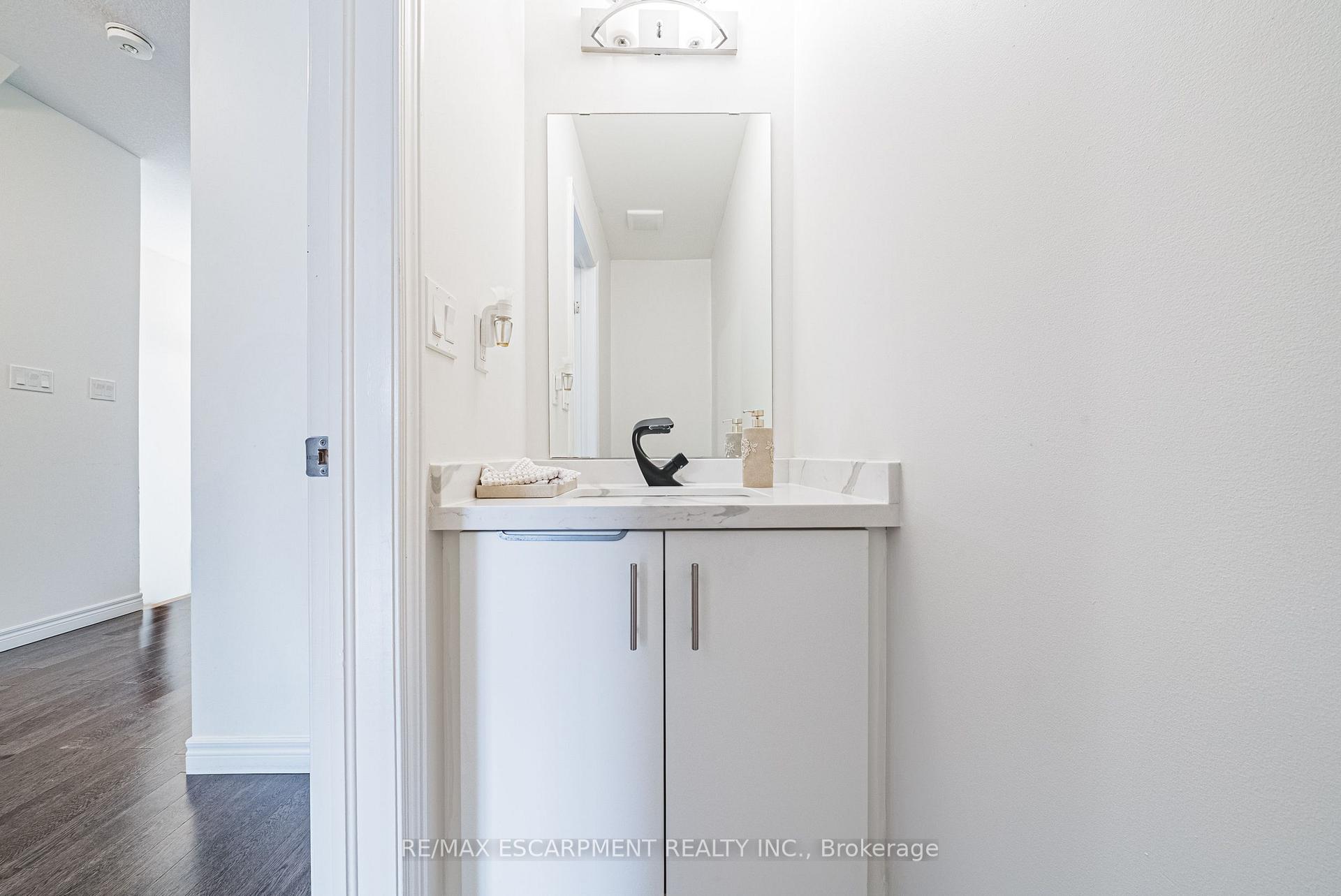 Photo 14 of 20 Barley Lane, Hamilton, Ancaster — HOMEH