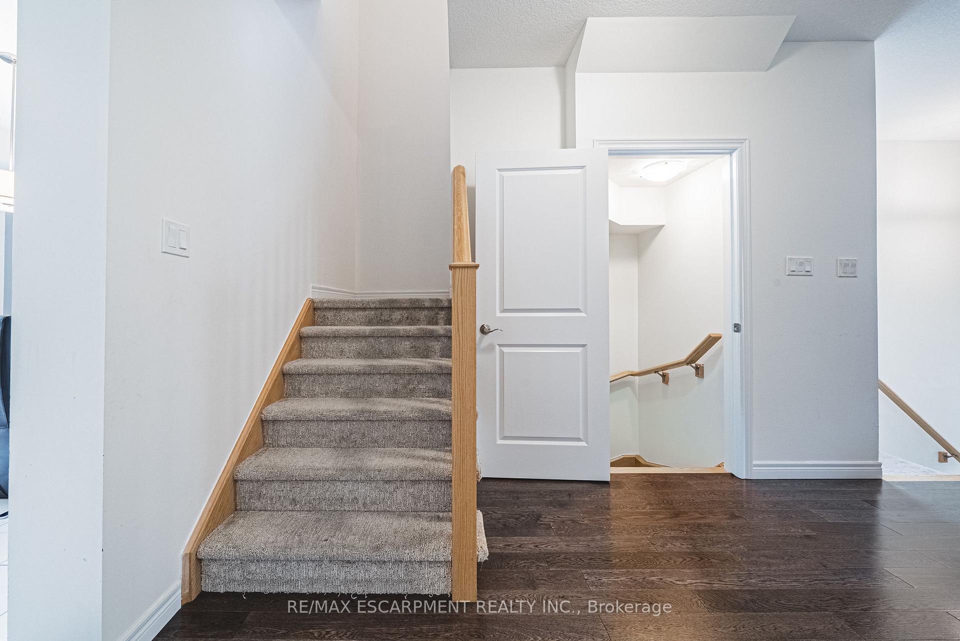 Photo 15 of 20 Barley Lane, Hamilton, Ancaster — HOMEH