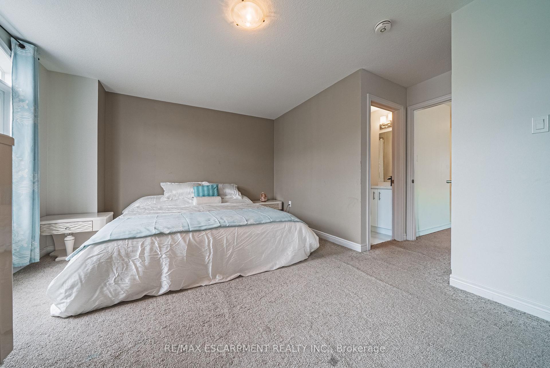 Photo 19 of 20 Barley Lane, Hamilton, Ancaster — HOMEH