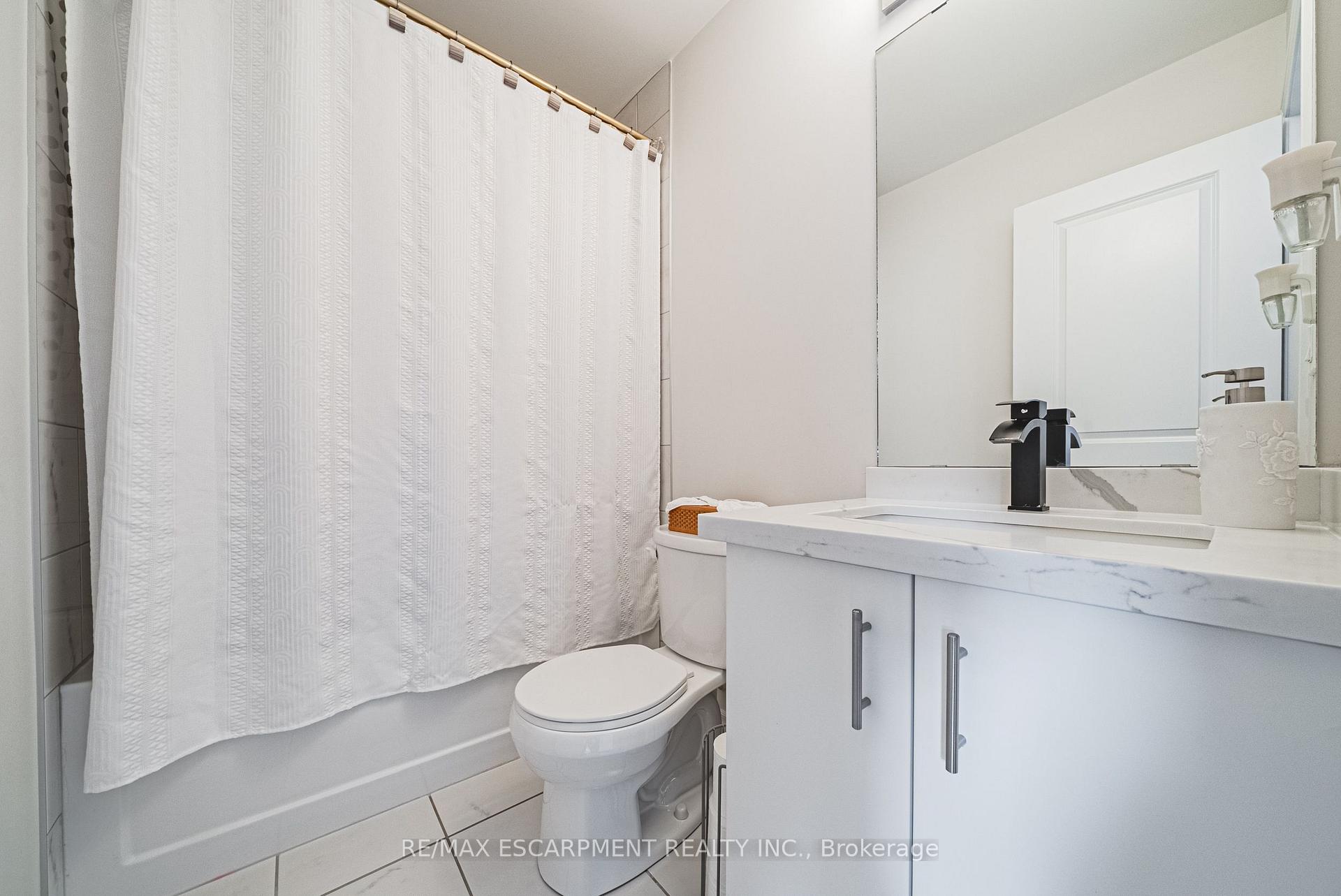 Photo 18 of 20 Barley Lane, Hamilton, Ancaster — HOMEH