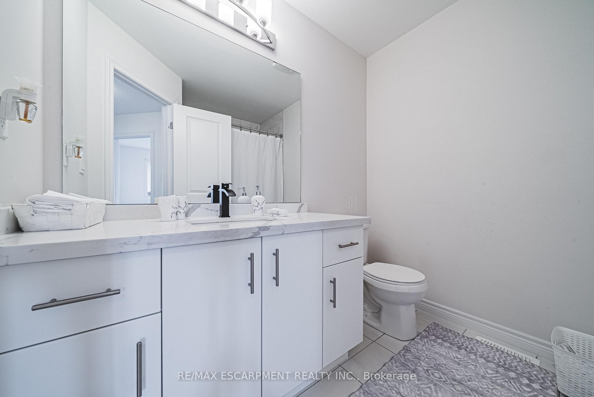 Photo 23 of 20 Barley Lane, Hamilton, Ancaster — HOMEH