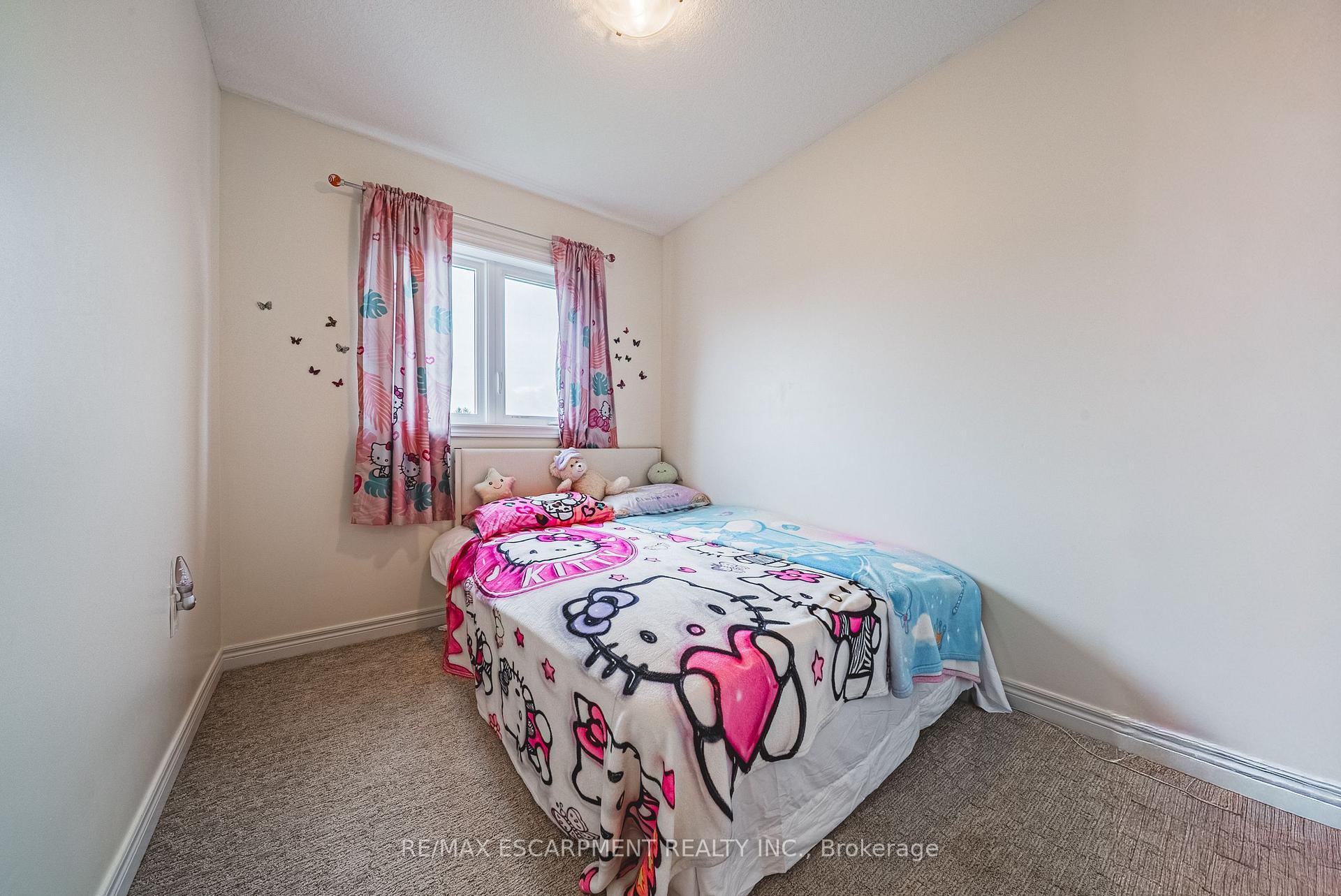 Photo 20 of 20 Barley Lane, Hamilton, Ancaster — HOMEH