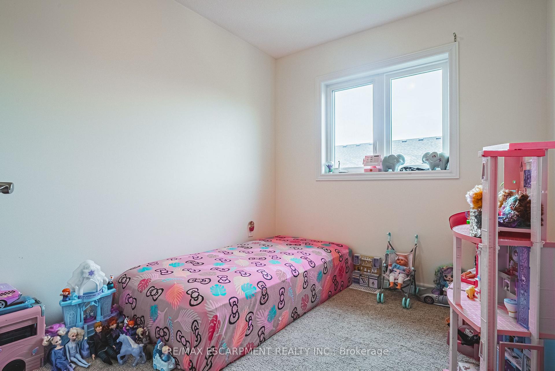 Photo 22 of 20 Barley Lane, Hamilton, Ancaster — HOMEH
