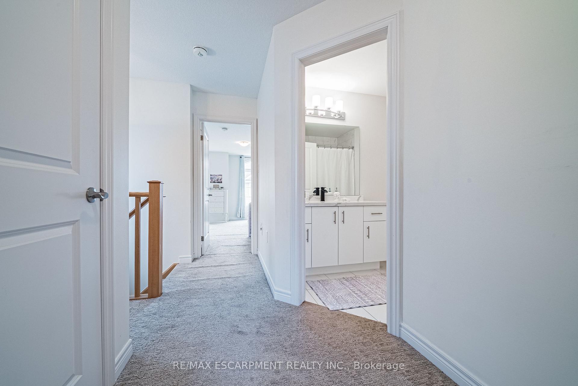 Photo 24 of 20 Barley Lane, Hamilton, Ancaster — HOMEH