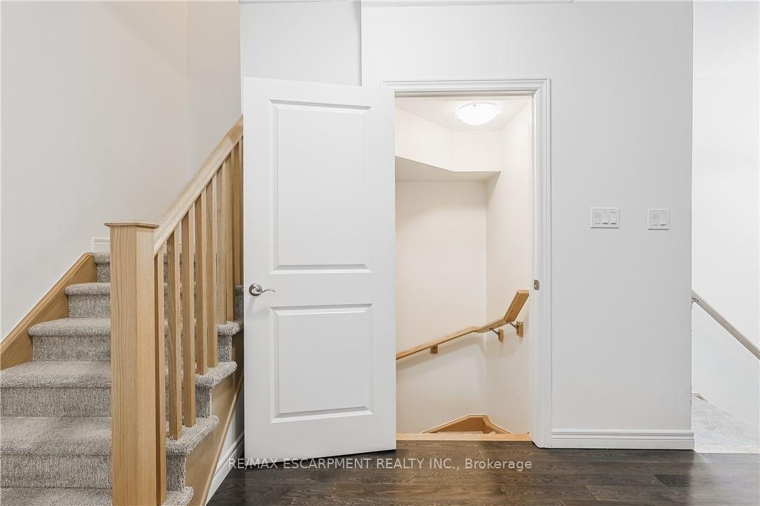 Photo 25 of 20 Barley Lane, Hamilton, Ancaster — HOMEH