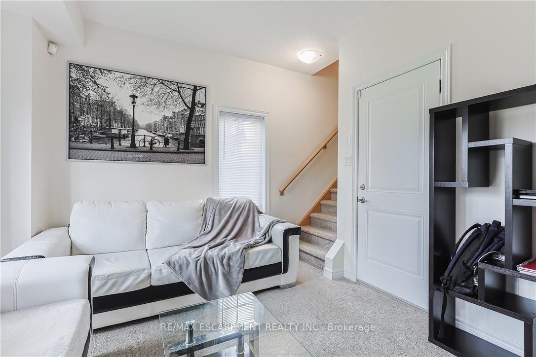 Photo 30 of 20 Barley Lane, Hamilton, Ancaster — HOMEH