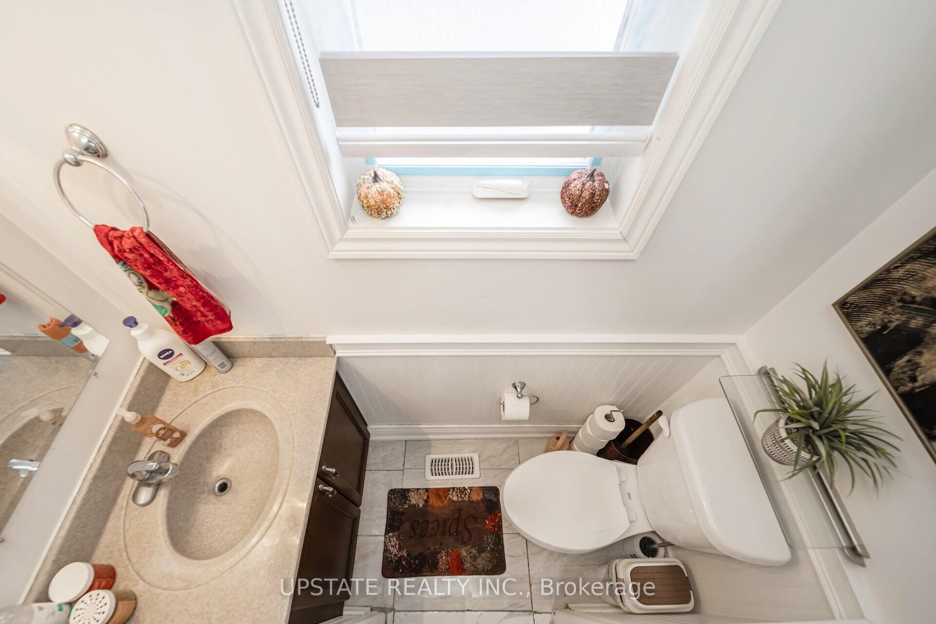 Photo 4 of 12 Bramfield Street, Brampton, Fletcher's Meadow — HOMEH