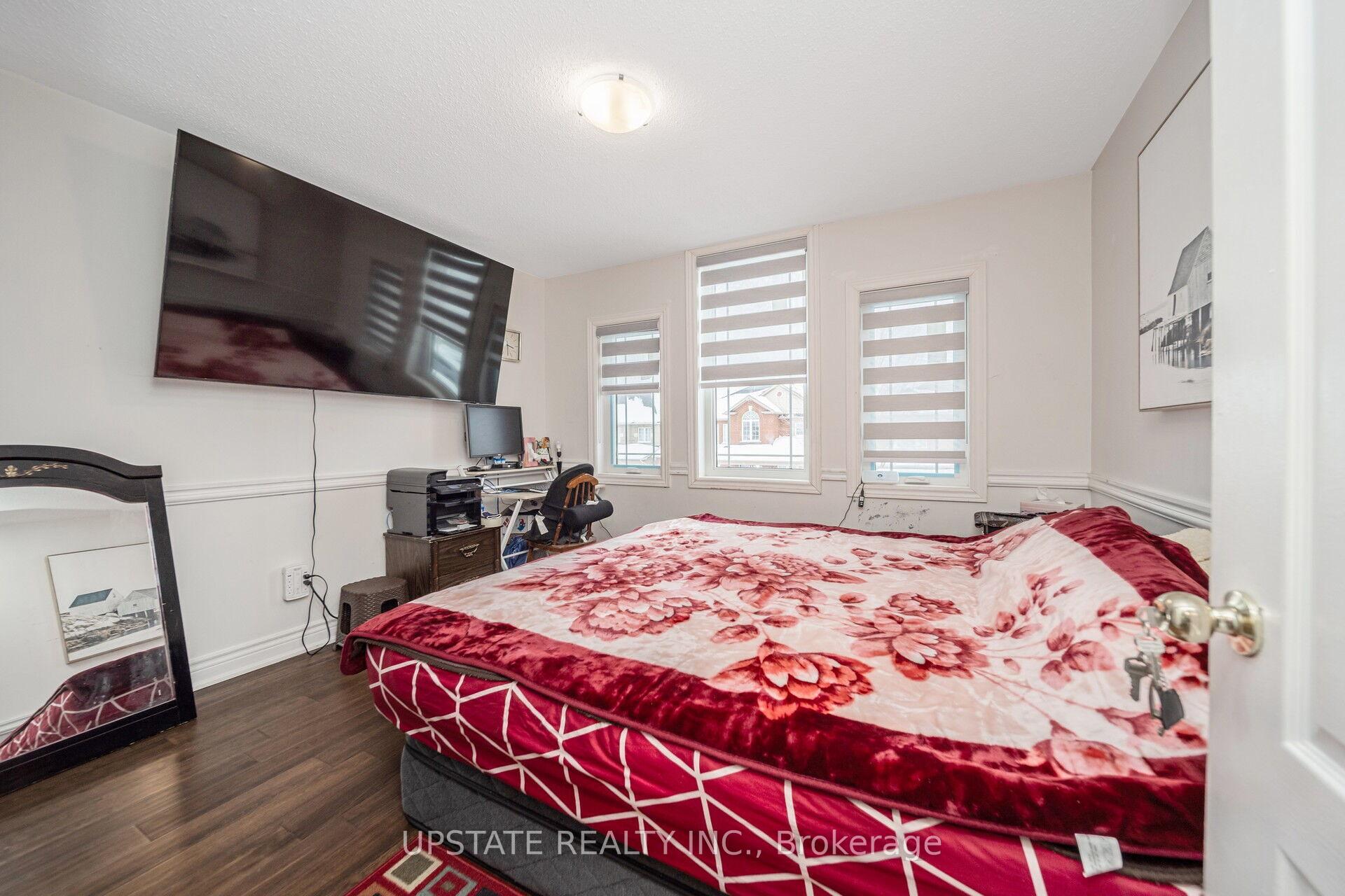 Photo 33 of 12 Bramfield Street, Brampton, Fletcher's Meadow — HOMEH