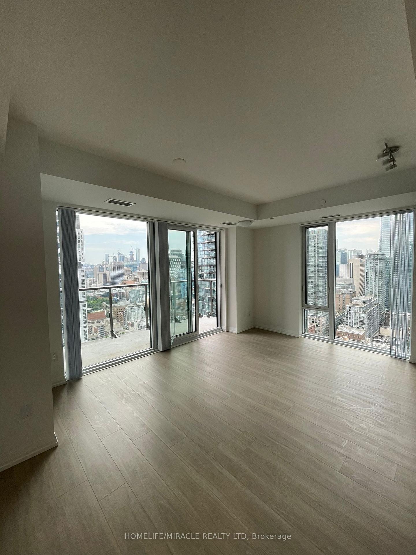 Photo 9 of Unit 3528, 28 Widmer Street, Toronto, Waterfront Communities — HOMEH
