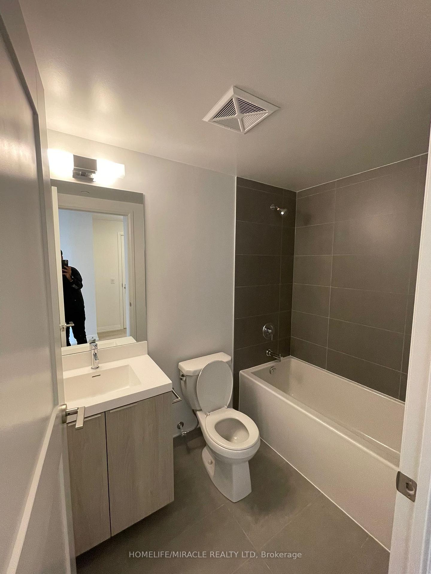 Photo 10 of Unit 3528, 28 Widmer Street, Toronto, Waterfront Communities — HOMEH