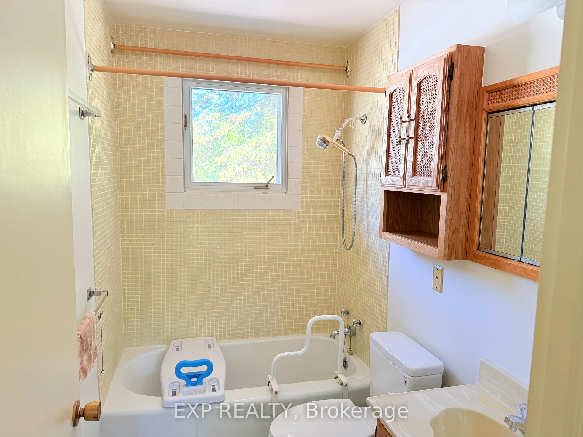 Photo 6 of 483 Pleasant Park Road, Ottawa, Alta Vista/Faircrest Heights — HOMEH
