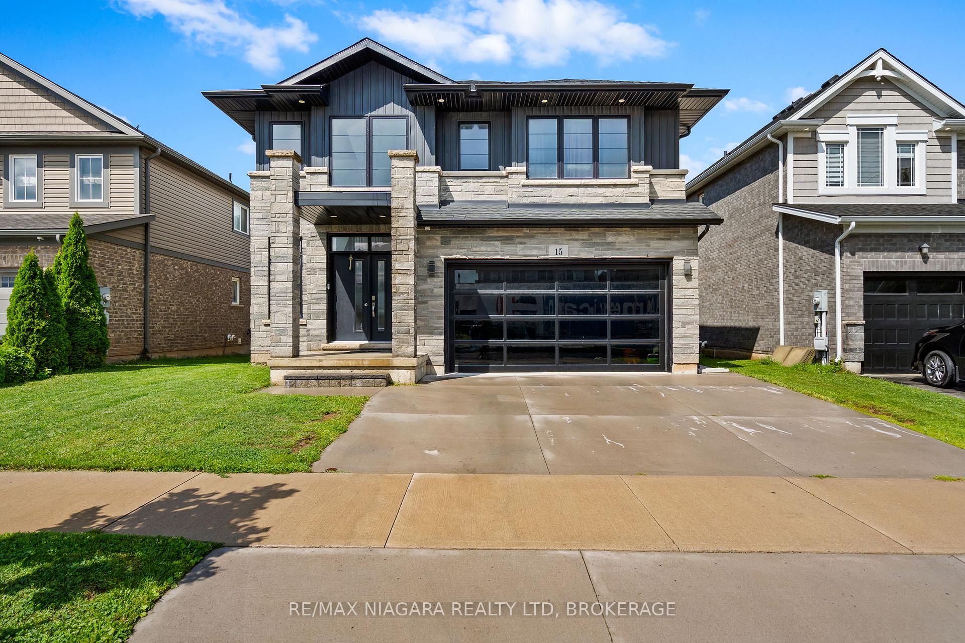 Photo 2 of 15 Myrtle Street, Pelham, Fonthill — HOMEH