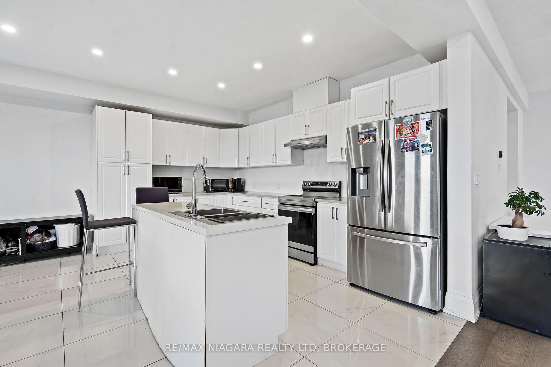 Photo 8 of 15 Myrtle Street, Pelham, Fonthill — HOMEH