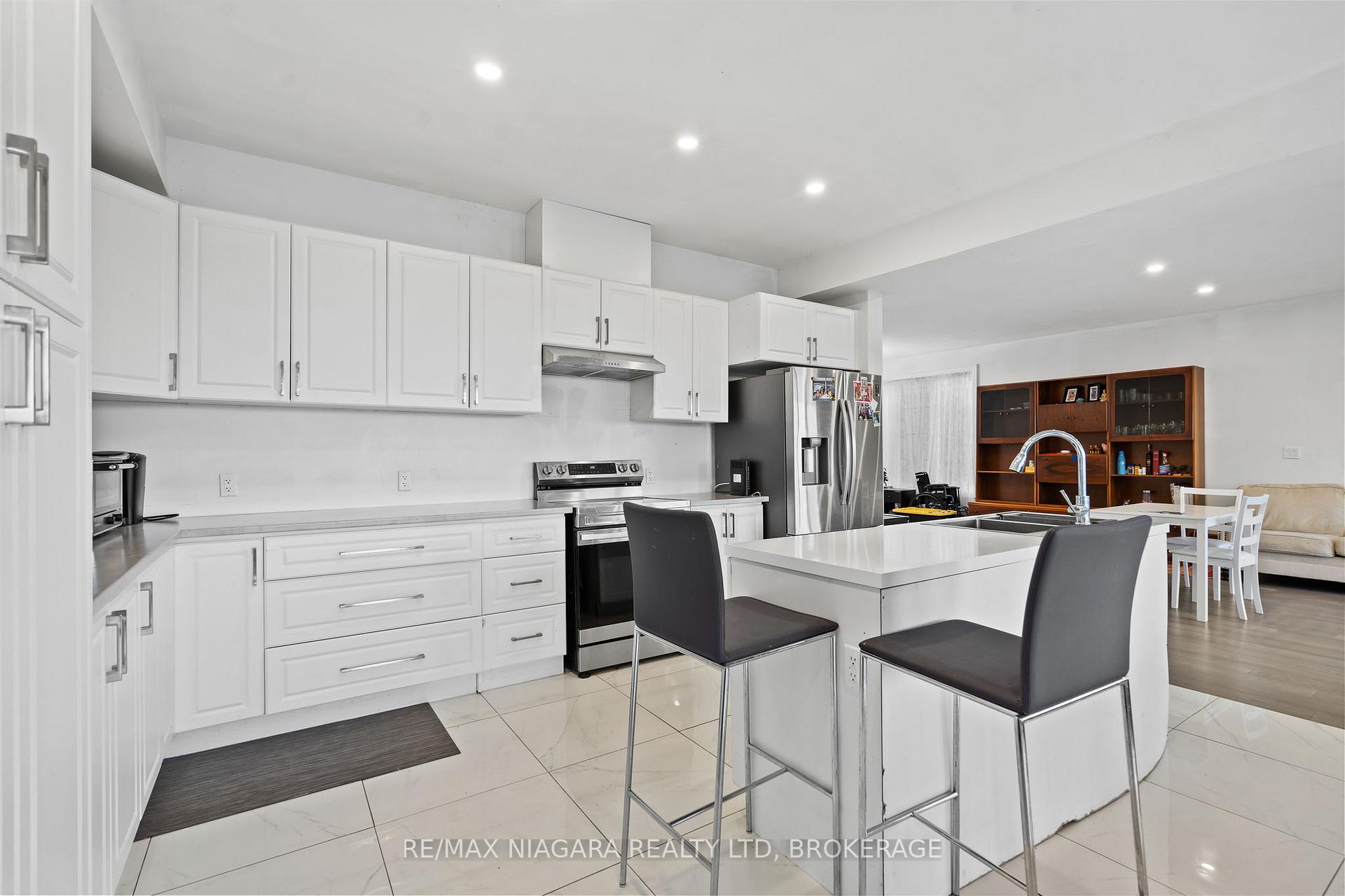 Photo 10 of 15 Myrtle Street, Pelham, Fonthill — HOMEH