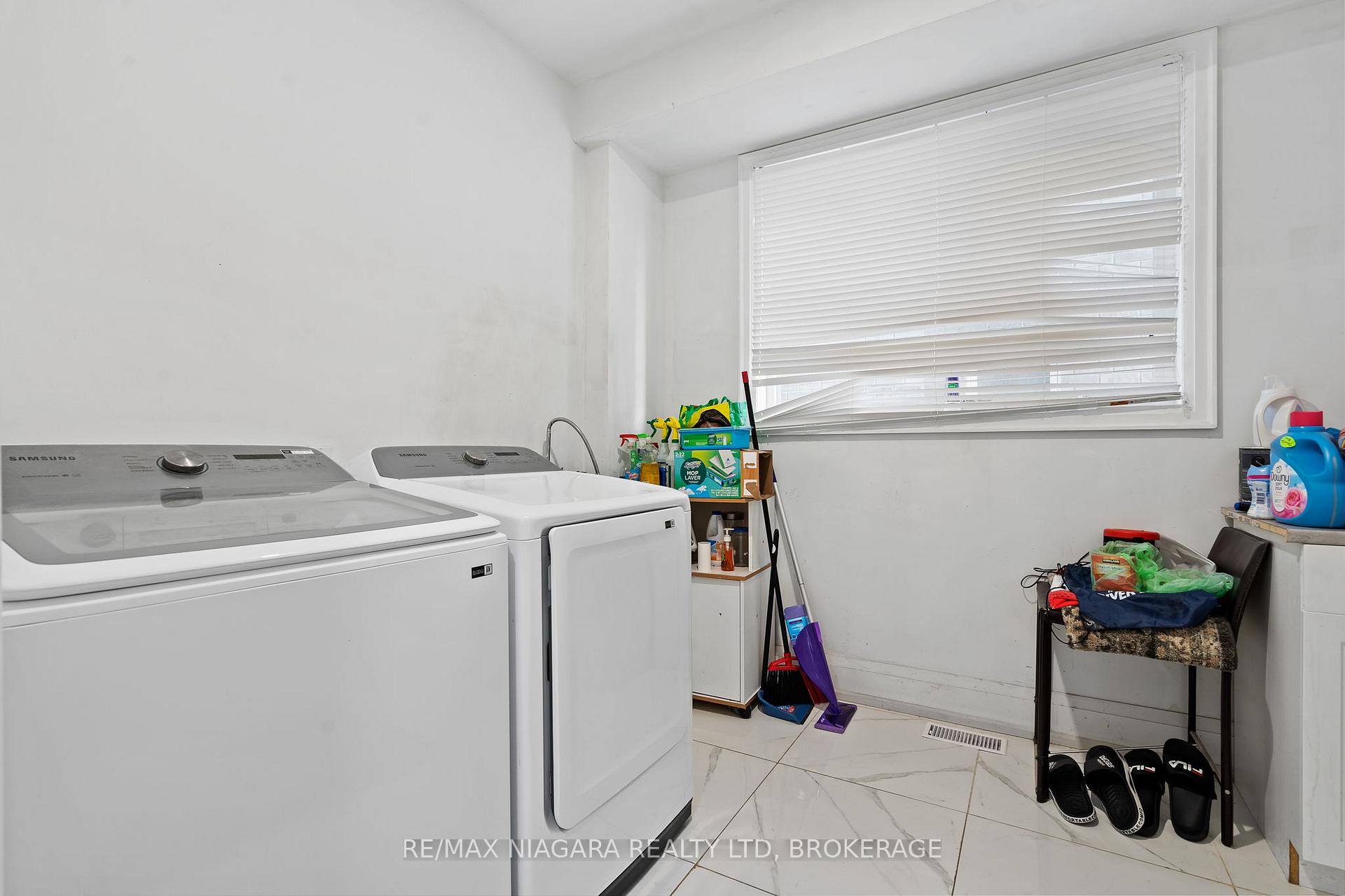Photo 11 of 15 Myrtle Street, Pelham, Fonthill — HOMEH