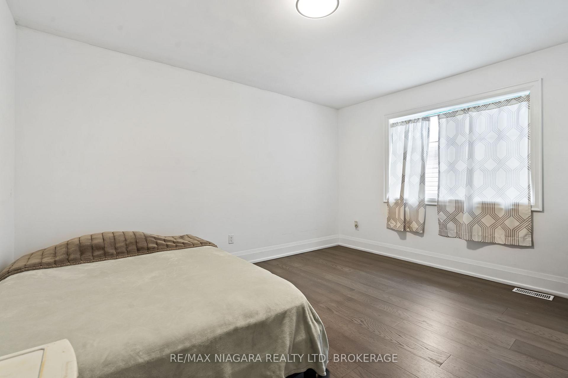 Photo 16 of 15 Myrtle Street, Pelham, Fonthill — HOMEH