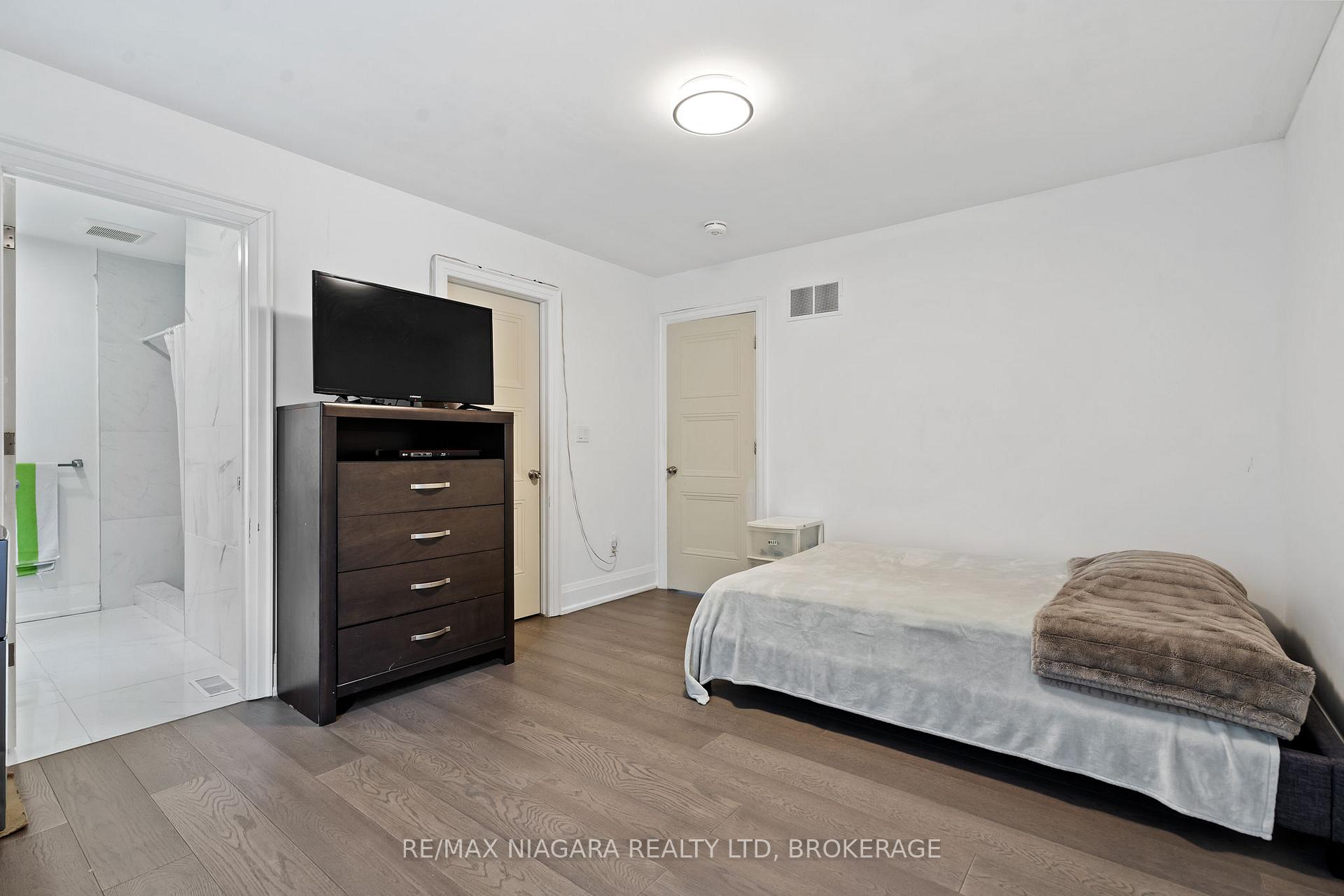Photo 17 of 15 Myrtle Street, Pelham, Fonthill — HOMEH