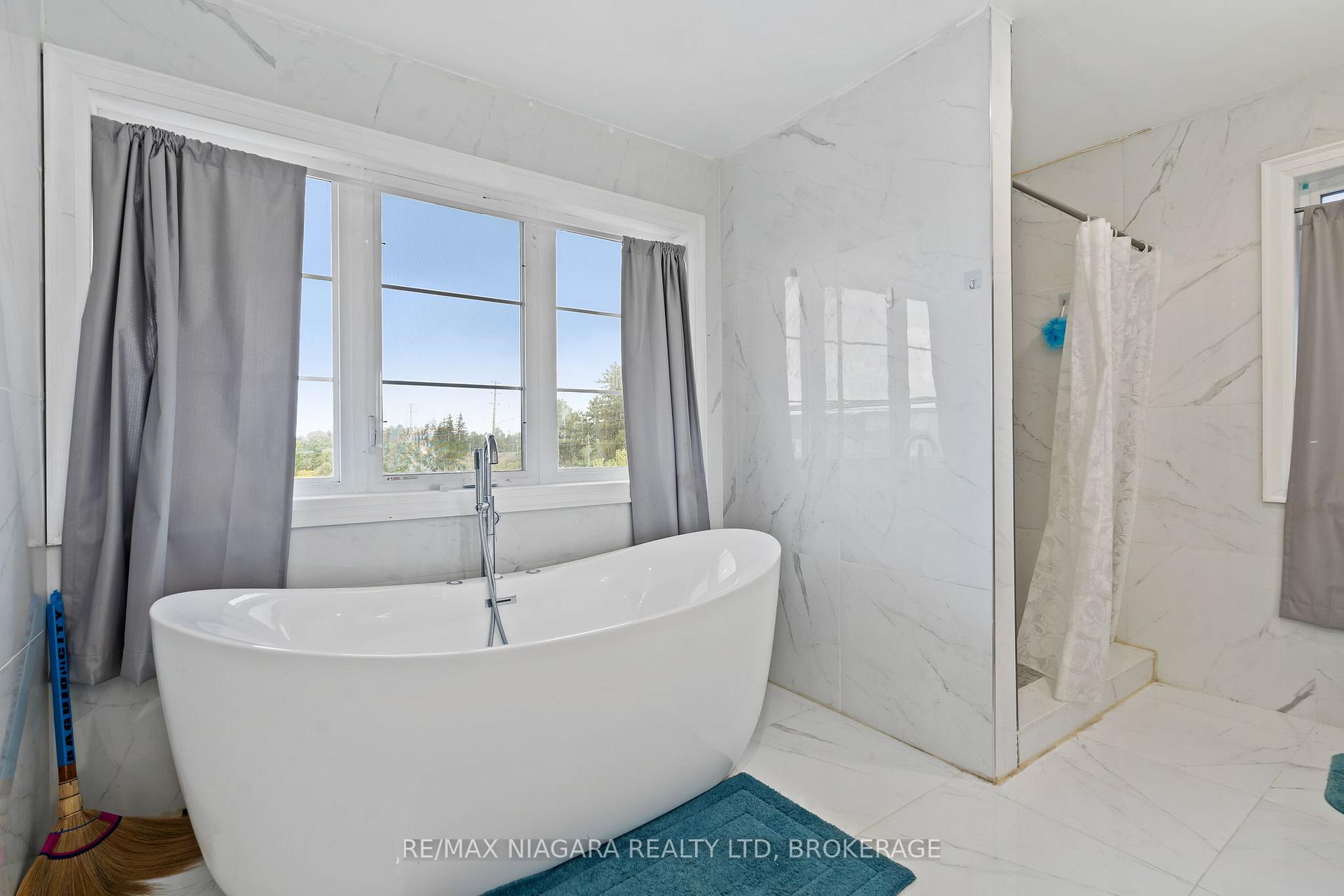 Photo 23 of 15 Myrtle Street, Pelham, Fonthill — HOMEH