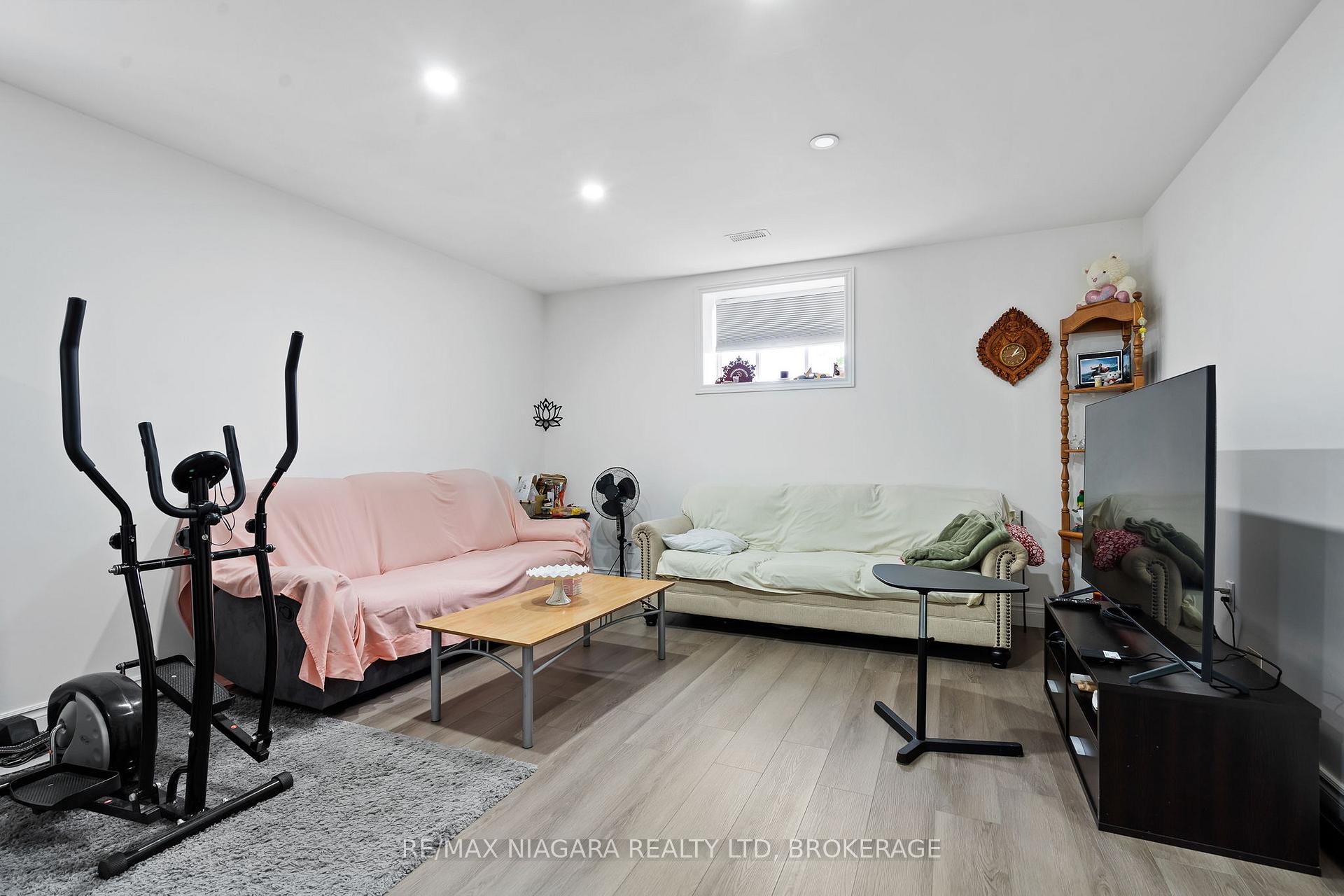 Photo 28 of 15 Myrtle Street, Pelham, Fonthill — HOMEH
