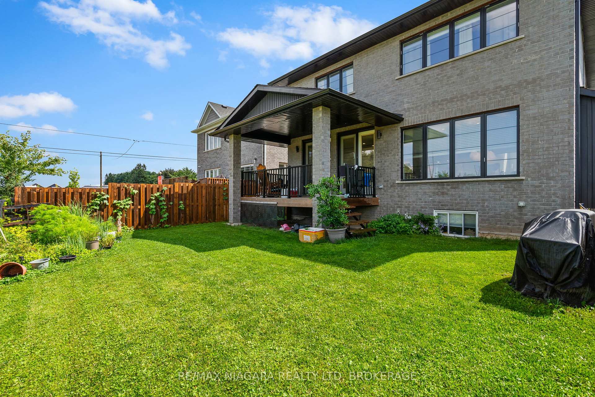 Photo 35 of 15 Myrtle Street, Pelham, Fonthill — HOMEH