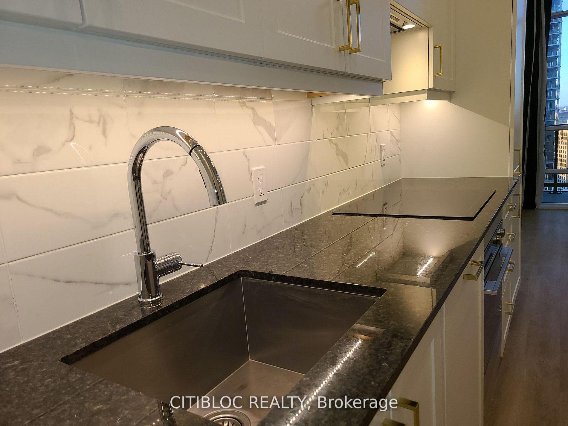 Photo 8 of Unit PH3, 9085 Jane Street, Vaughan, Concord — HOMEH