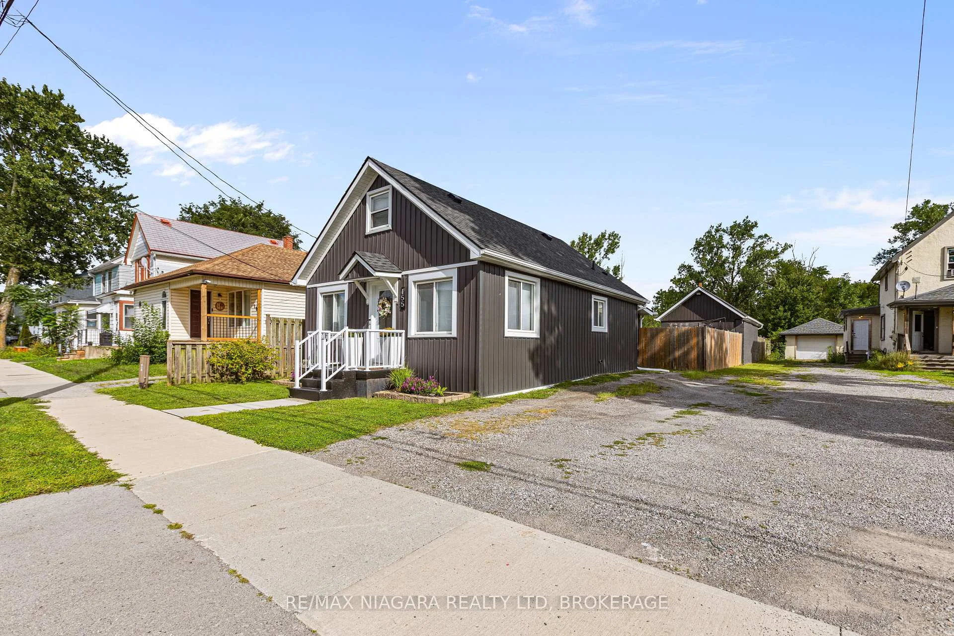 Photo 4 of 155 Broadway Street, Welland, Broadway — HOMEH