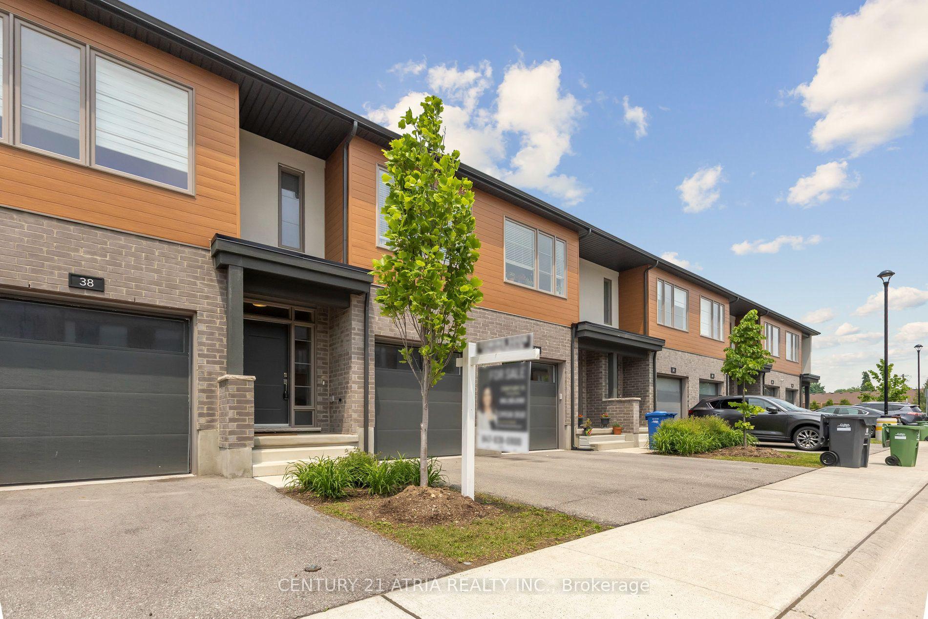 Photo 4 of 36 Steele Crescent, Guelph, St. Patrick's Ward — HOMEH