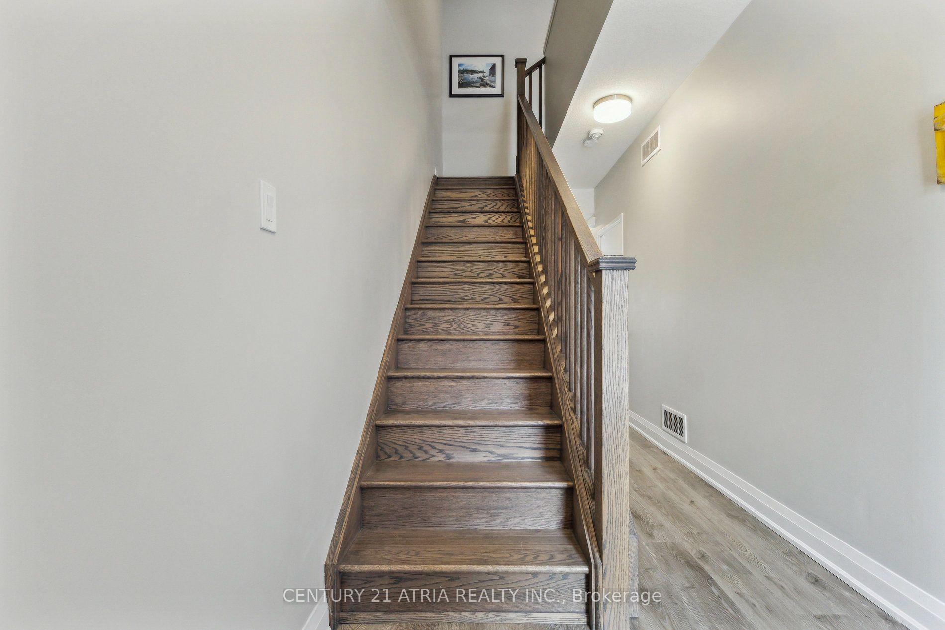 Photo 7 of 36 Steele Crescent, Guelph, St. Patrick's Ward — HOMEH