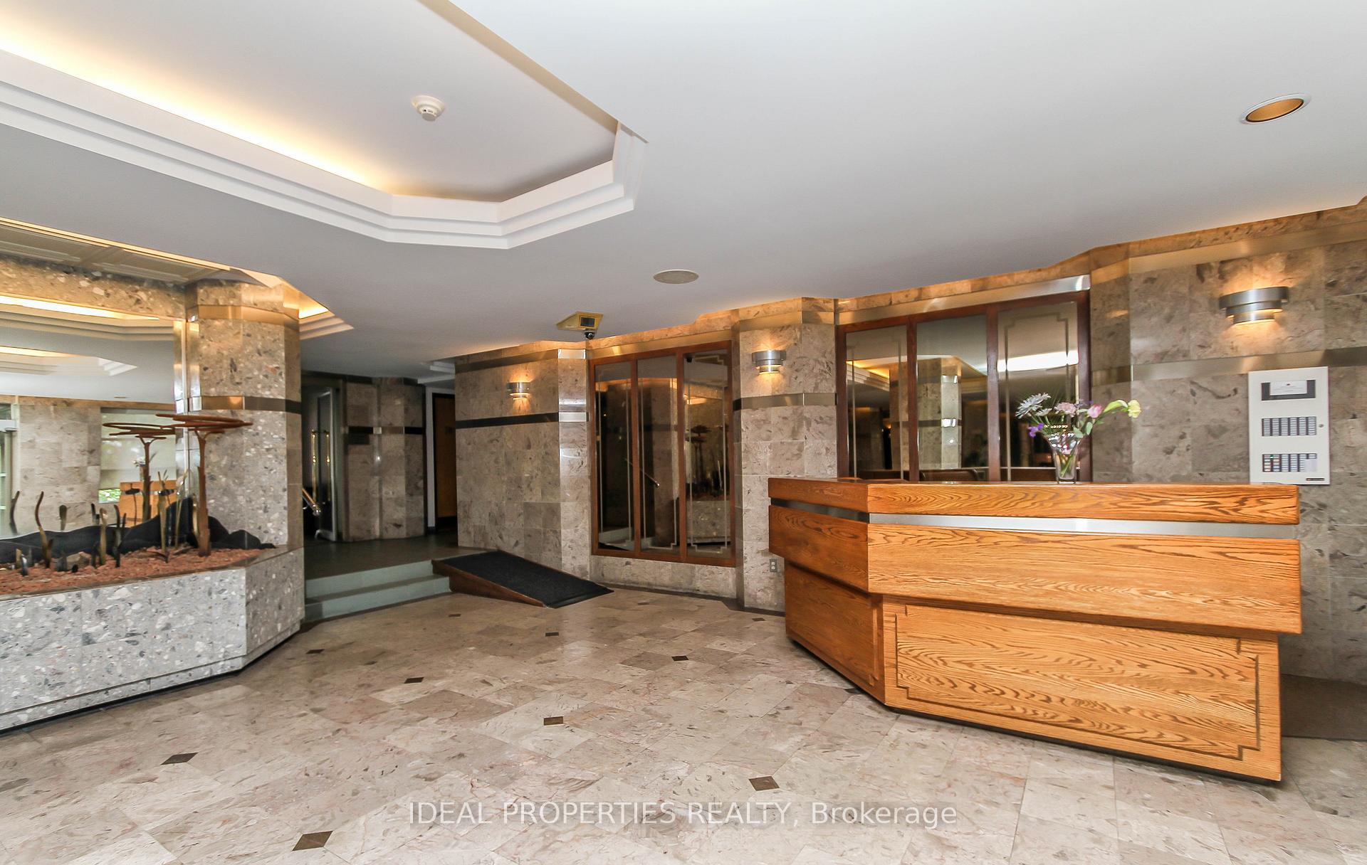 Photo 3 of Unit 1701, 2759 Carousel Crescent, Ottawa, Emerald Woods/Sawmill Creek — HOMEH