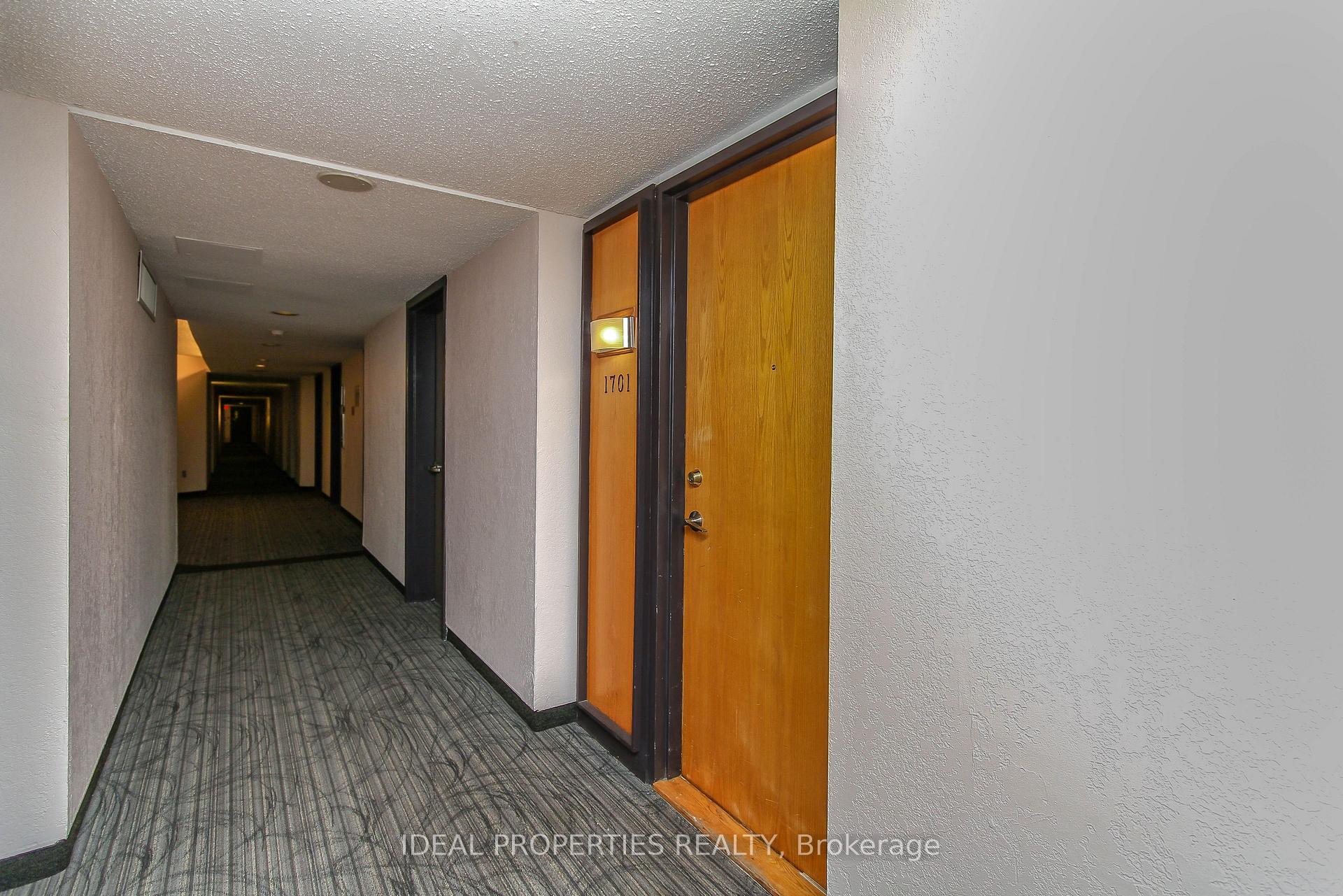 Photo 8 of Unit 1701, 2759 Carousel Crescent, Ottawa, Emerald Woods/Sawmill Creek — HOMEH