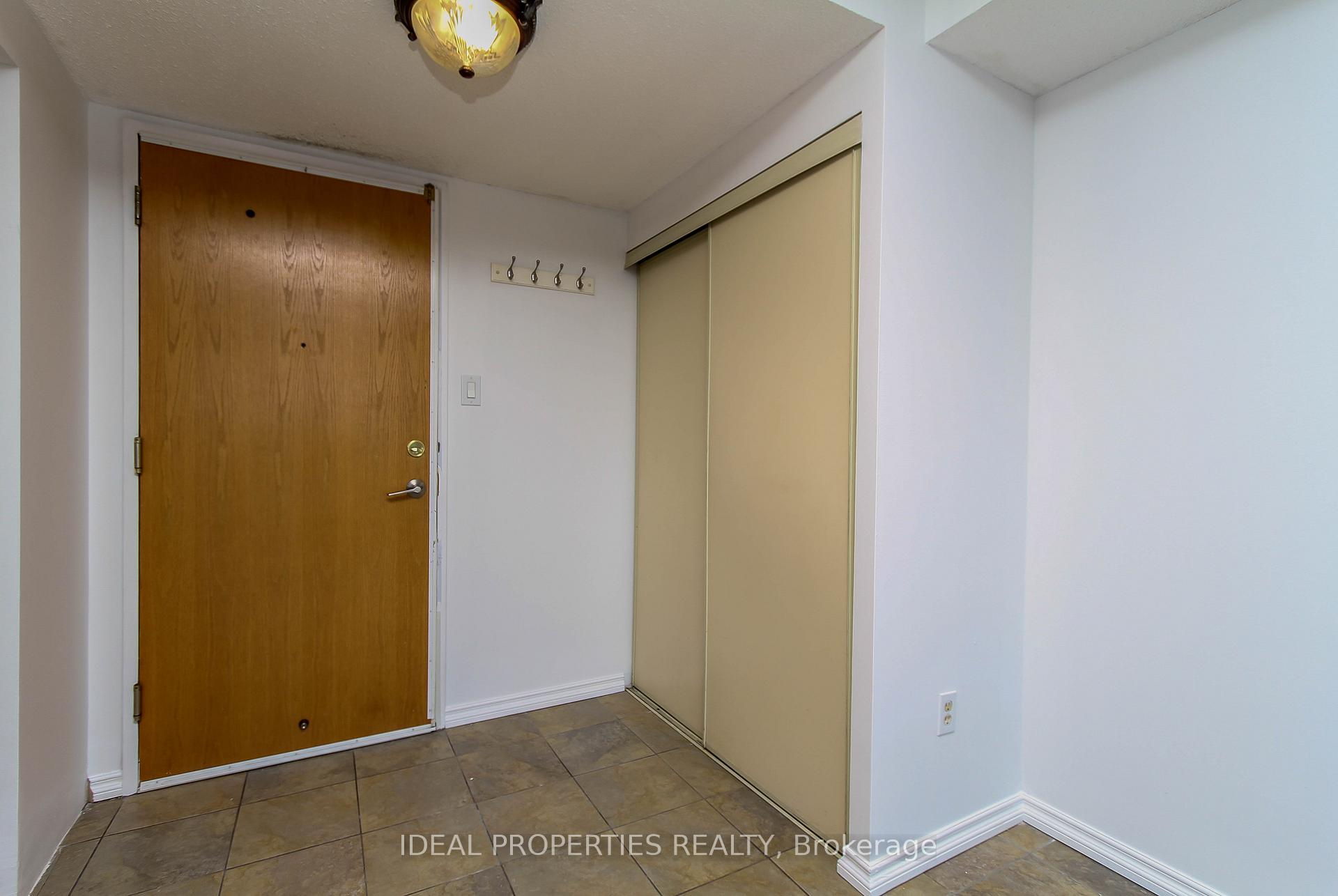 Photo 9 of Unit 1701, 2759 Carousel Crescent, Ottawa, Emerald Woods/Sawmill Creek — HOMEH