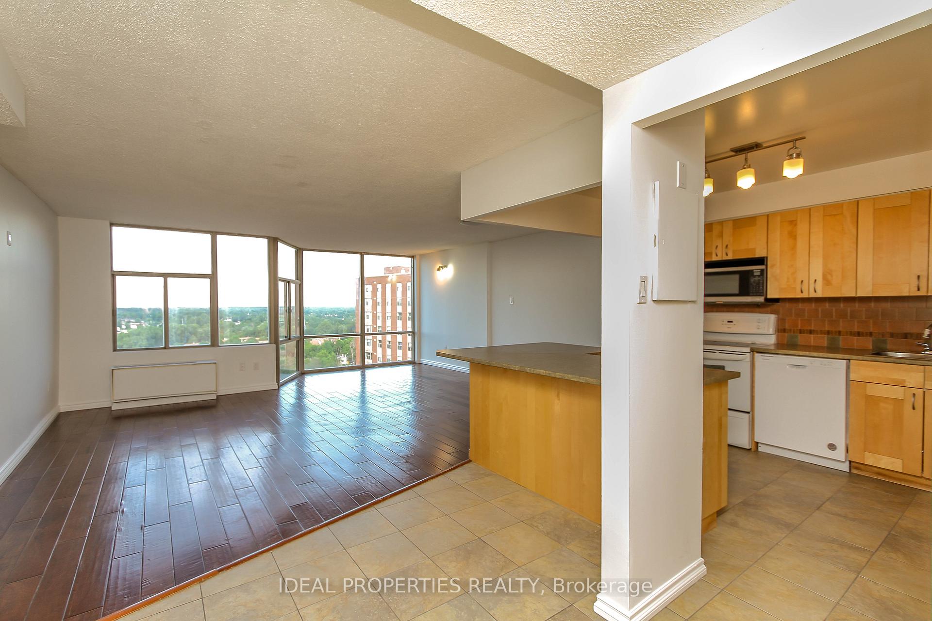 Photo 10 of Unit 1701, 2759 Carousel Crescent, Ottawa, Emerald Woods/Sawmill Creek — HOMEH